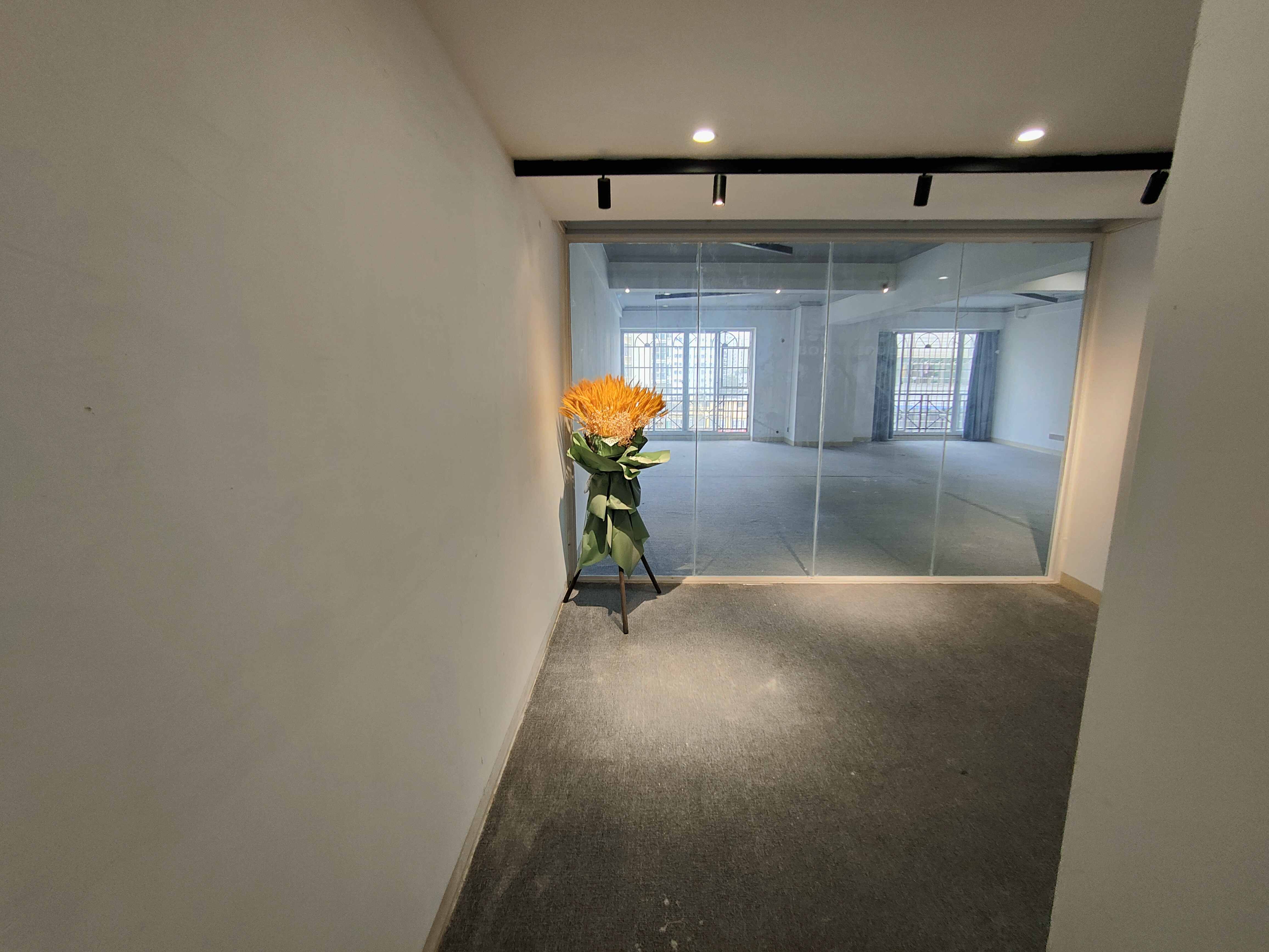 兴力国际大厦 3室2厅2卫 5300.0元/月 兴力国际大厦 3室2厅2卫 5300.0元/月室内图