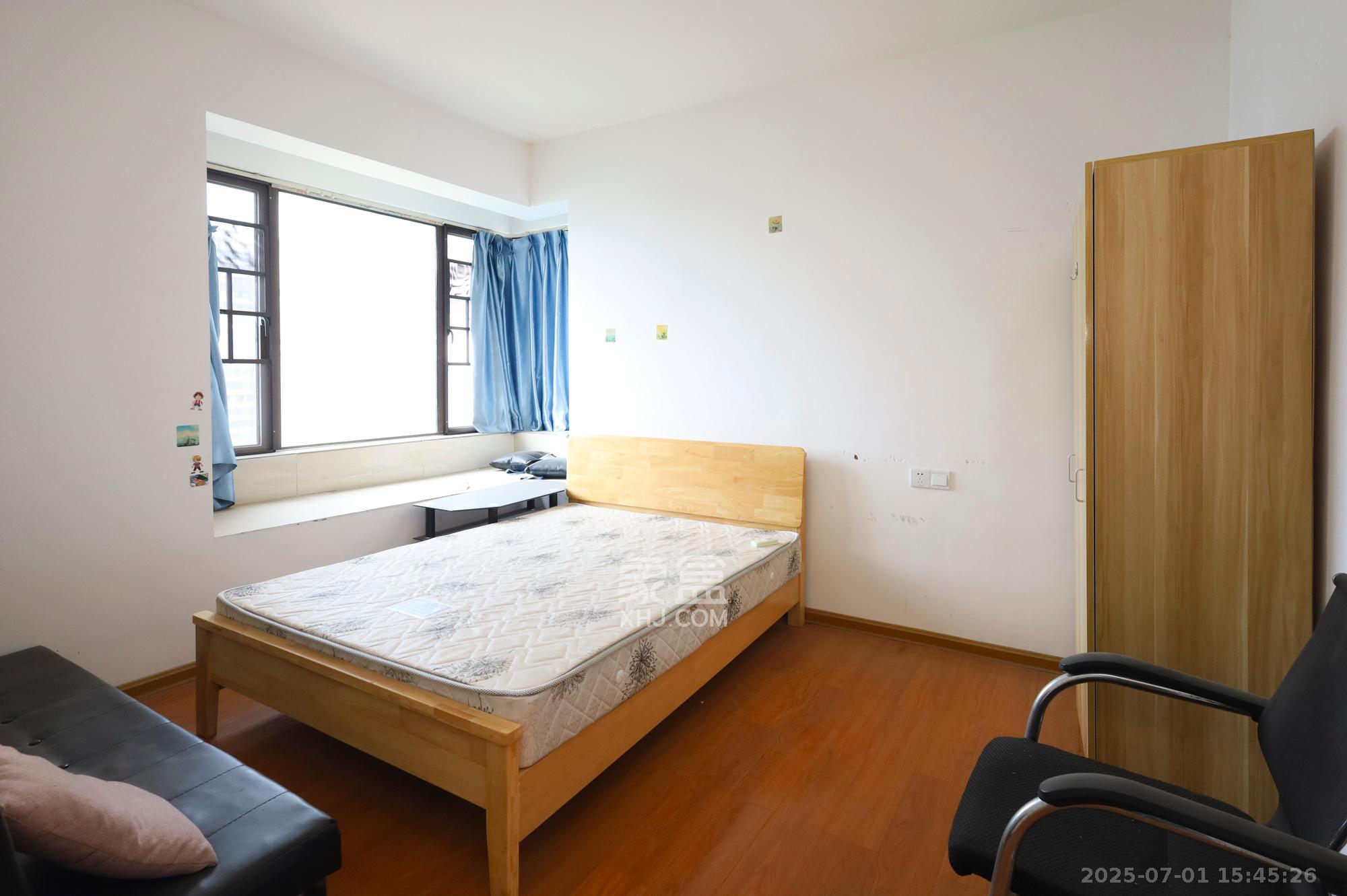 山语城三期 3室2厅1卫 1800.0元/月 山语城三期 3室2厅1卫 1800.0元/月室内图