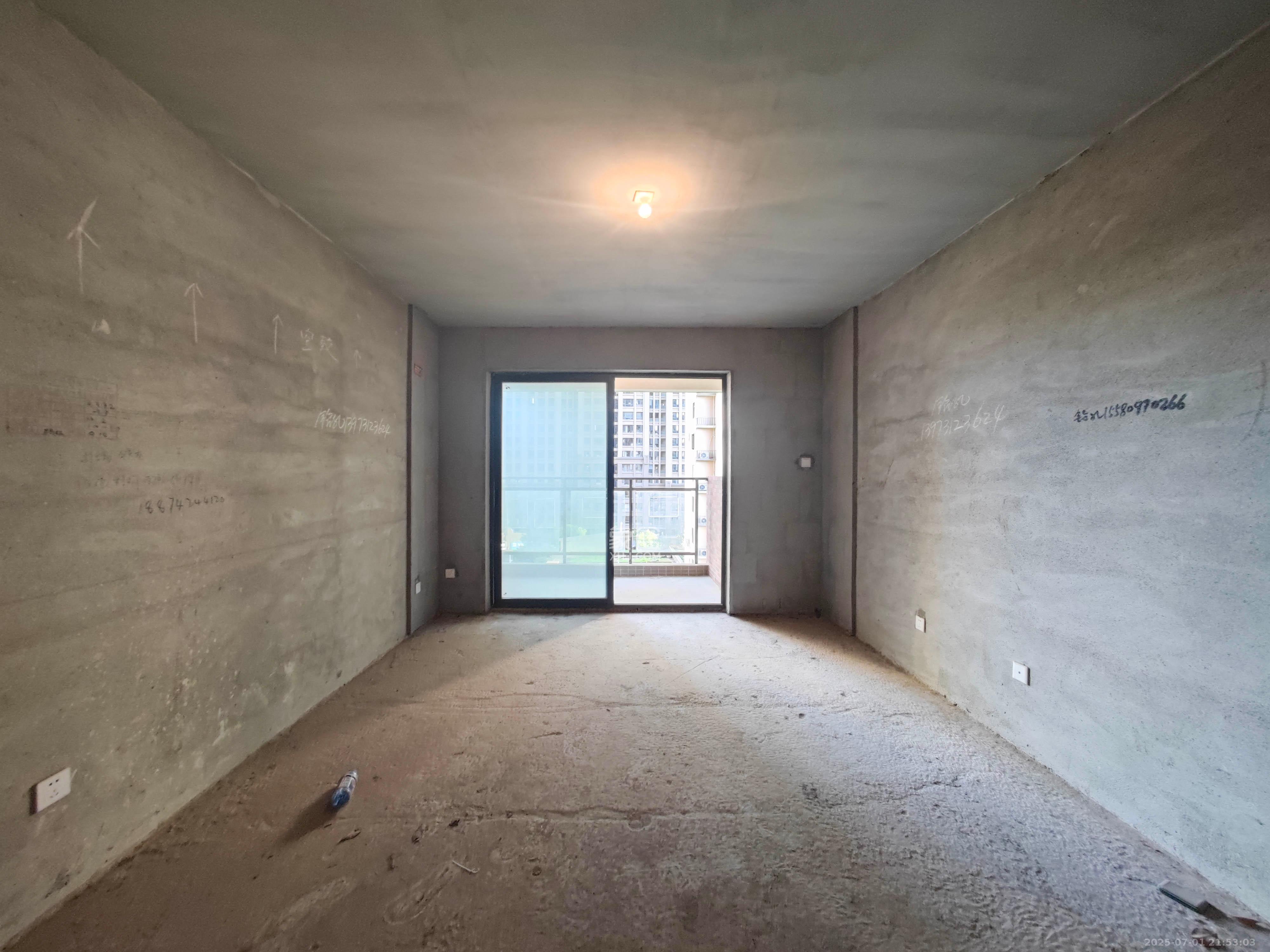 平吉上苑 3室2厅2卫 105.0万 平吉上苑 3室2厅2卫 105.0万客厅