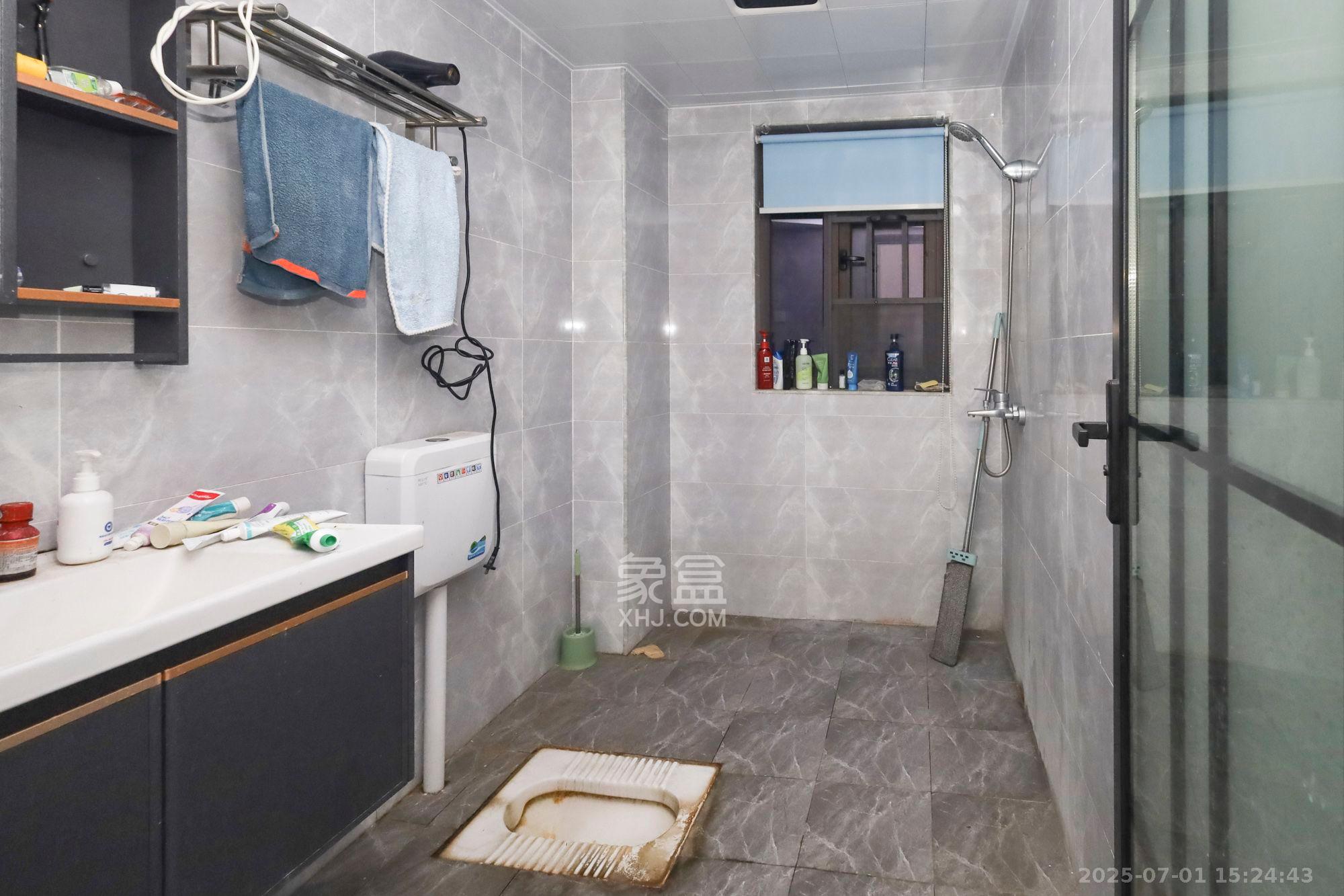 山语城三期 4室2厅2卫 2500.0元/月 山语城三期 4室2厅2卫 2500.0元/月室内图