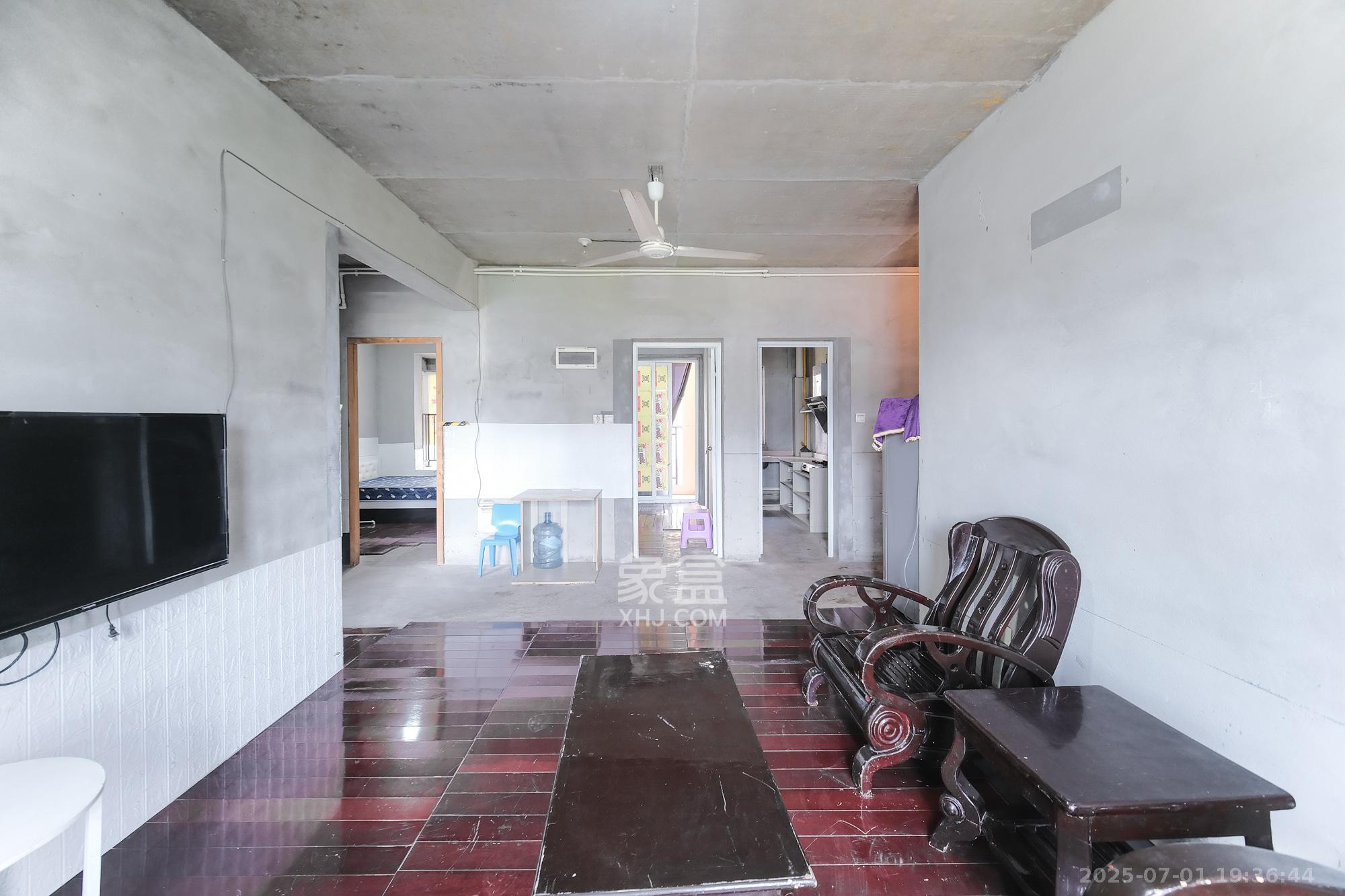 荣盛花语城 3室2厅1卫 67.0万 荣盛花语城 3室2厅1卫 67.0万客厅