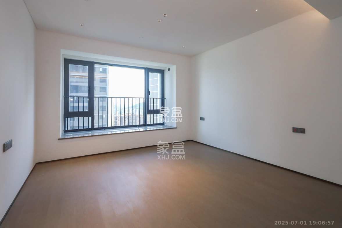 长沙悦府(华润万象城)  4室2厅3卫    14000.0元/月 长沙悦府(华润万象城)  4室2厅3卫    14000.0元/月室内图