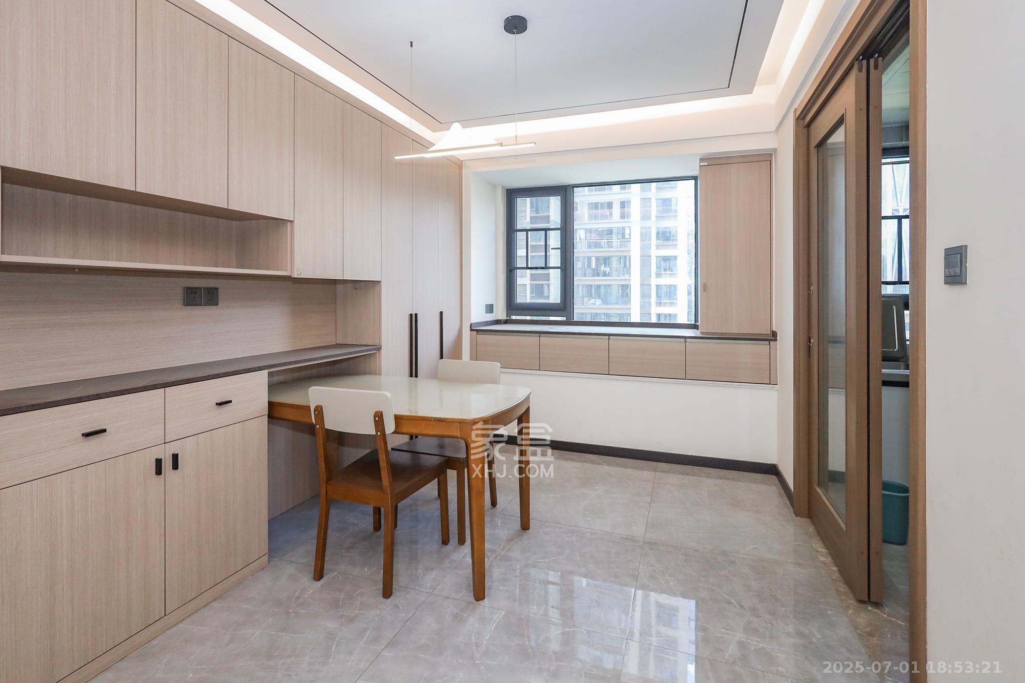 卓越中寰 4室2厅2卫 247.0万 卓越中寰 4室2厅2卫 247.0万其他