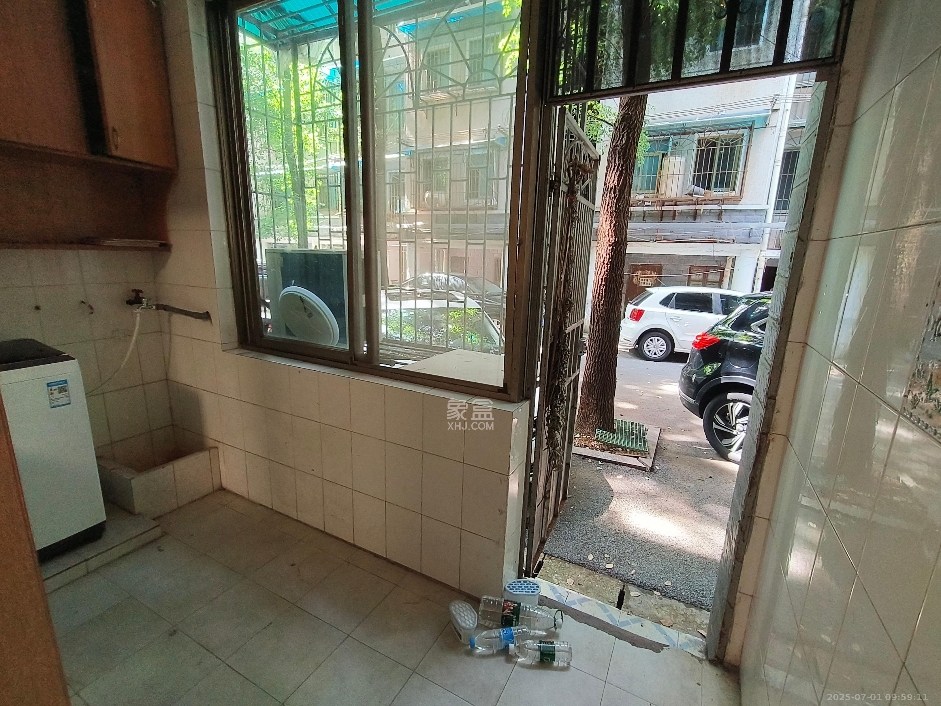 赤岗小区(一二三片) 3室2厅1卫 1900.0元/月 赤岗小区(一二三片) 3室2厅1卫 1900.0元/月室内图