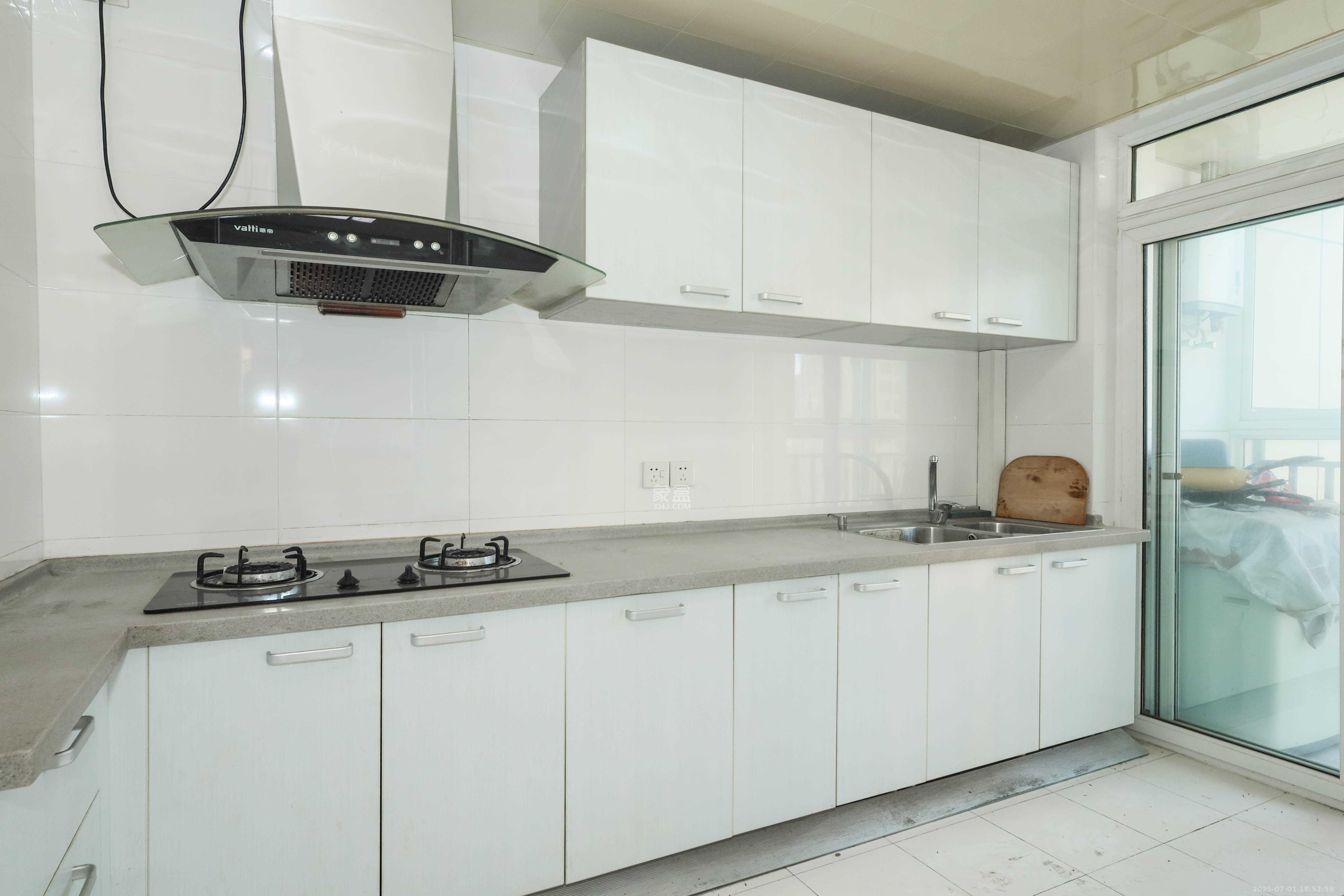 麓山润城 1室2厅1卫 95.0万 麓山润城 1室2厅1卫 95.0万厨房