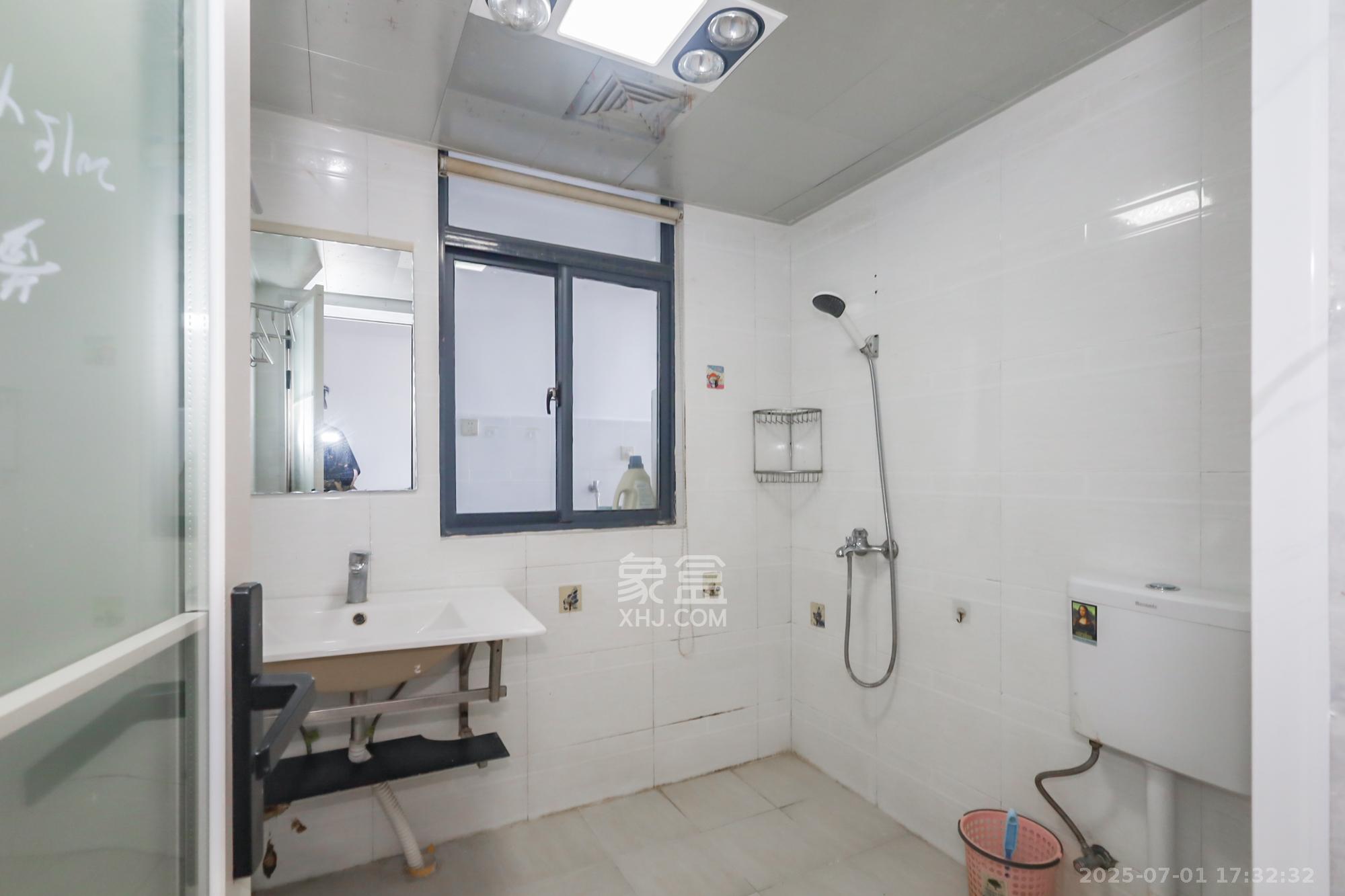 华韵城市海岸(城市水岸苑)  2室2厅1卫    85.0万 华韵城市海岸(城市水岸苑)  2室2厅1卫    85.0万卫生间