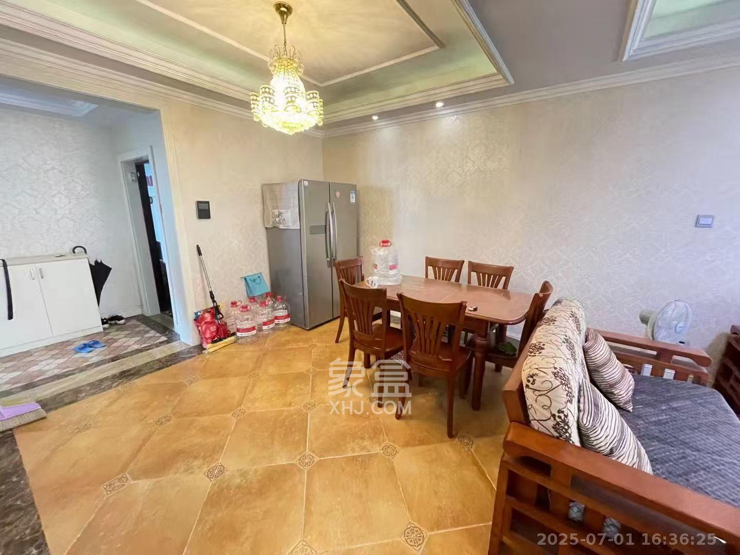 华城广场  2室2厅1卫   2500.00元/月室内图