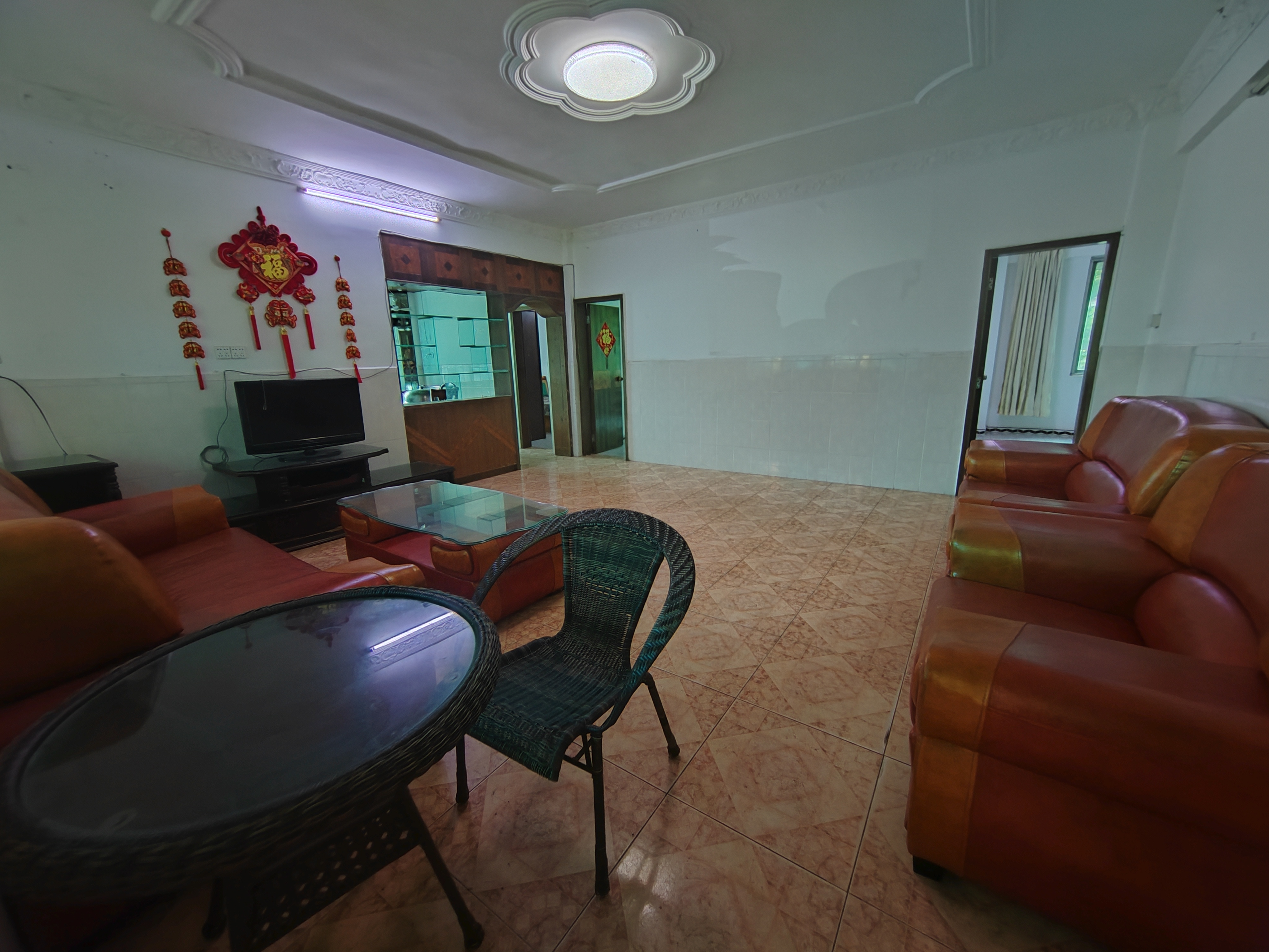 海南省汽车制配厂宿舍(海秀路汽车西站旁) 3室2厅2卫 2200.0元/月 海南省汽车制配厂宿舍(海秀路汽车西站旁) 3室2厅2卫 2200.0元/月室内图