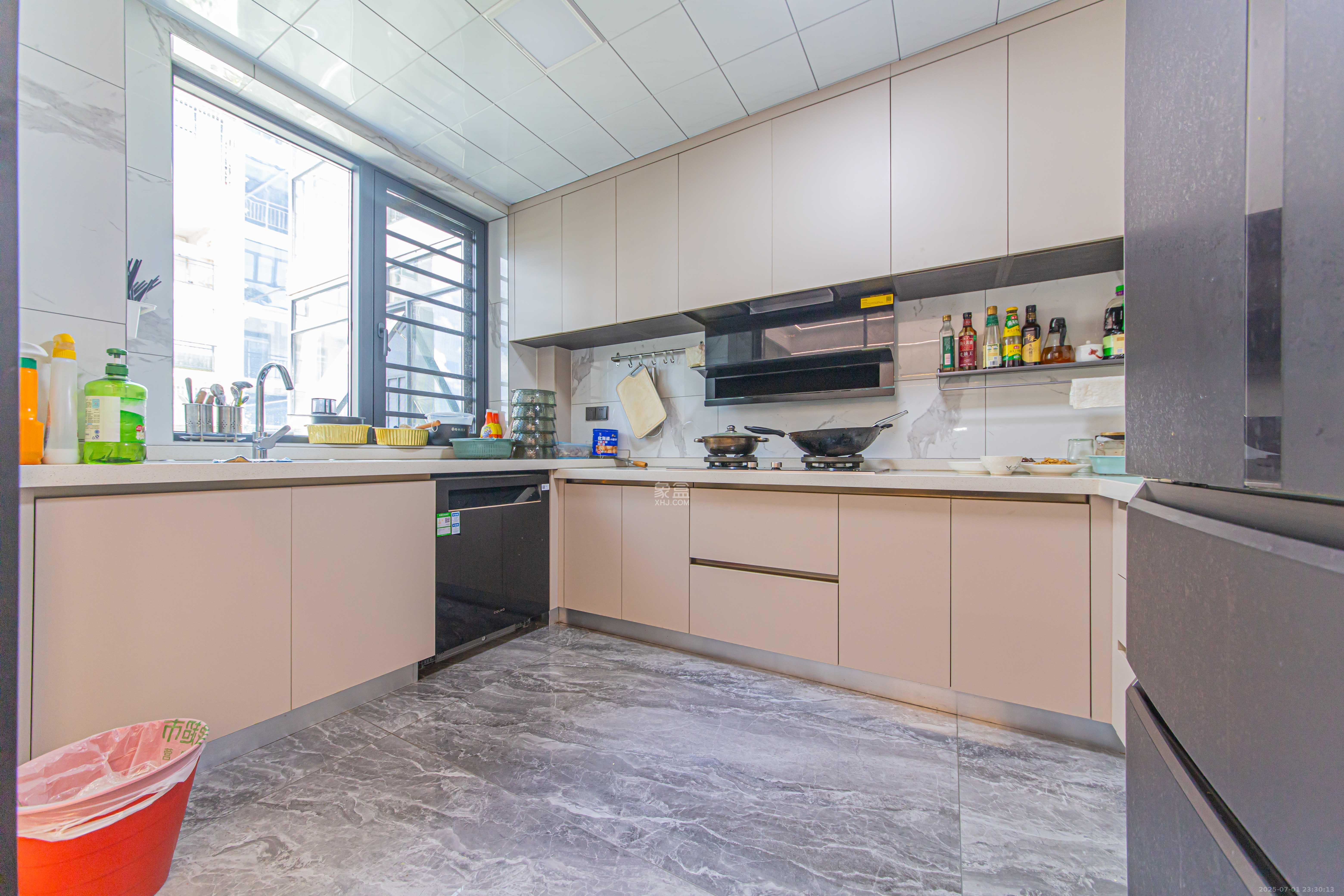 九峰小区(一二三四区) 4室2厅2卫 338.0万 九峰小区(一二三四区) 4室2厅2卫 338.0万厨房