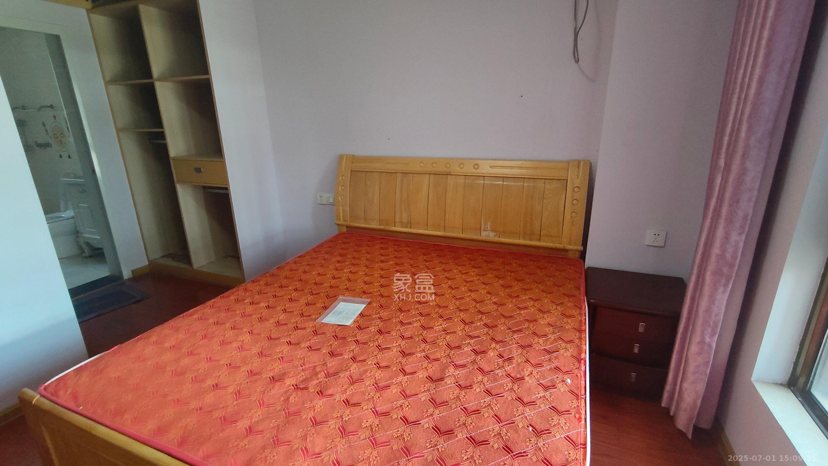 家和院  4室2厅1卫   2000.00元/月室内图