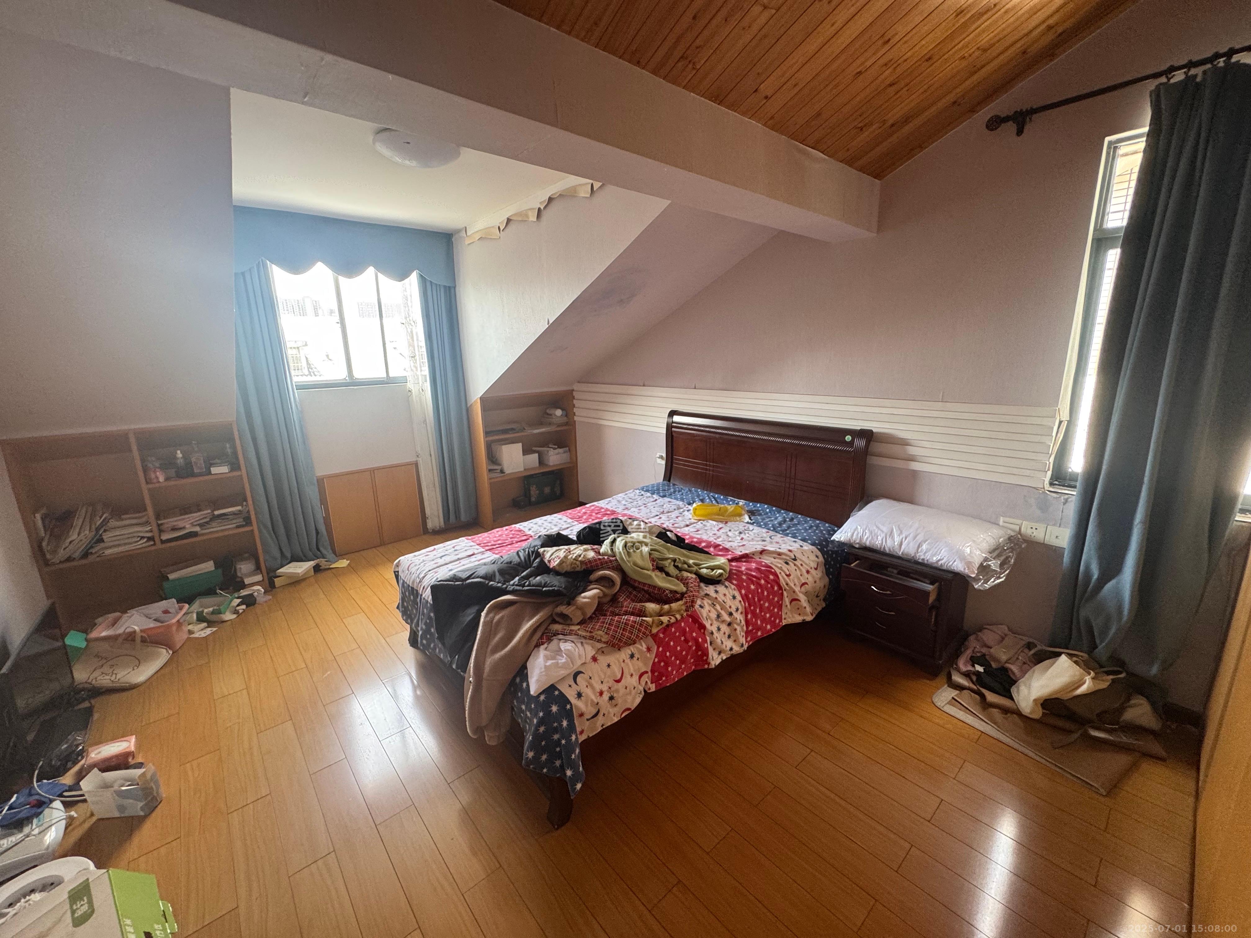 枫林绿洲  5室2厅2卫   2500.00元/月室内图