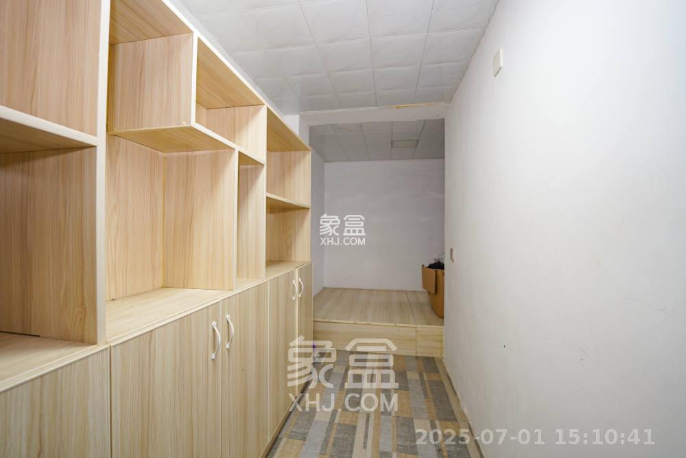 金谷豪庭  3室2厅1卫    1700.0元/月 金谷豪庭  3室2厅1卫    1700.0元/月室内图