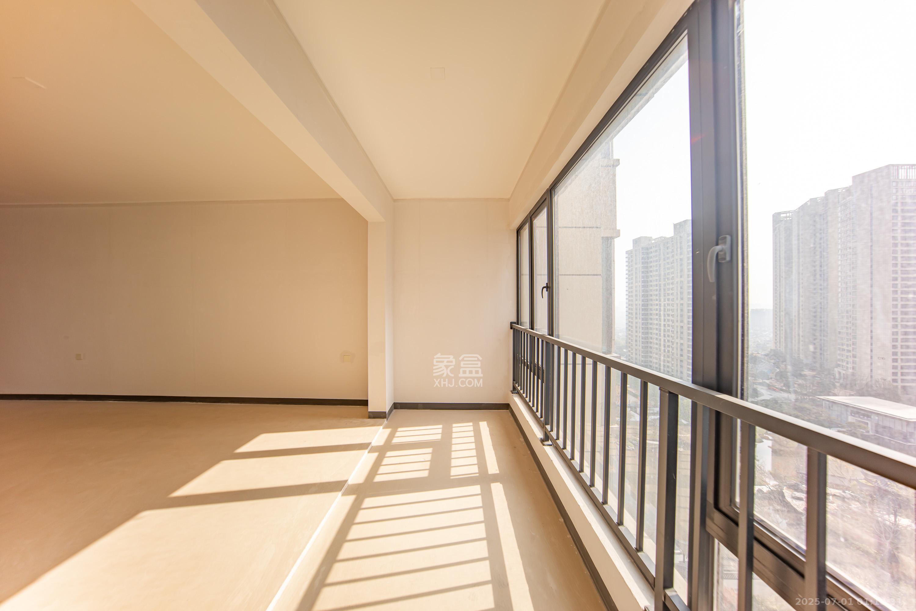 建投象山国际  4室2厅2卫   160.00万阳台