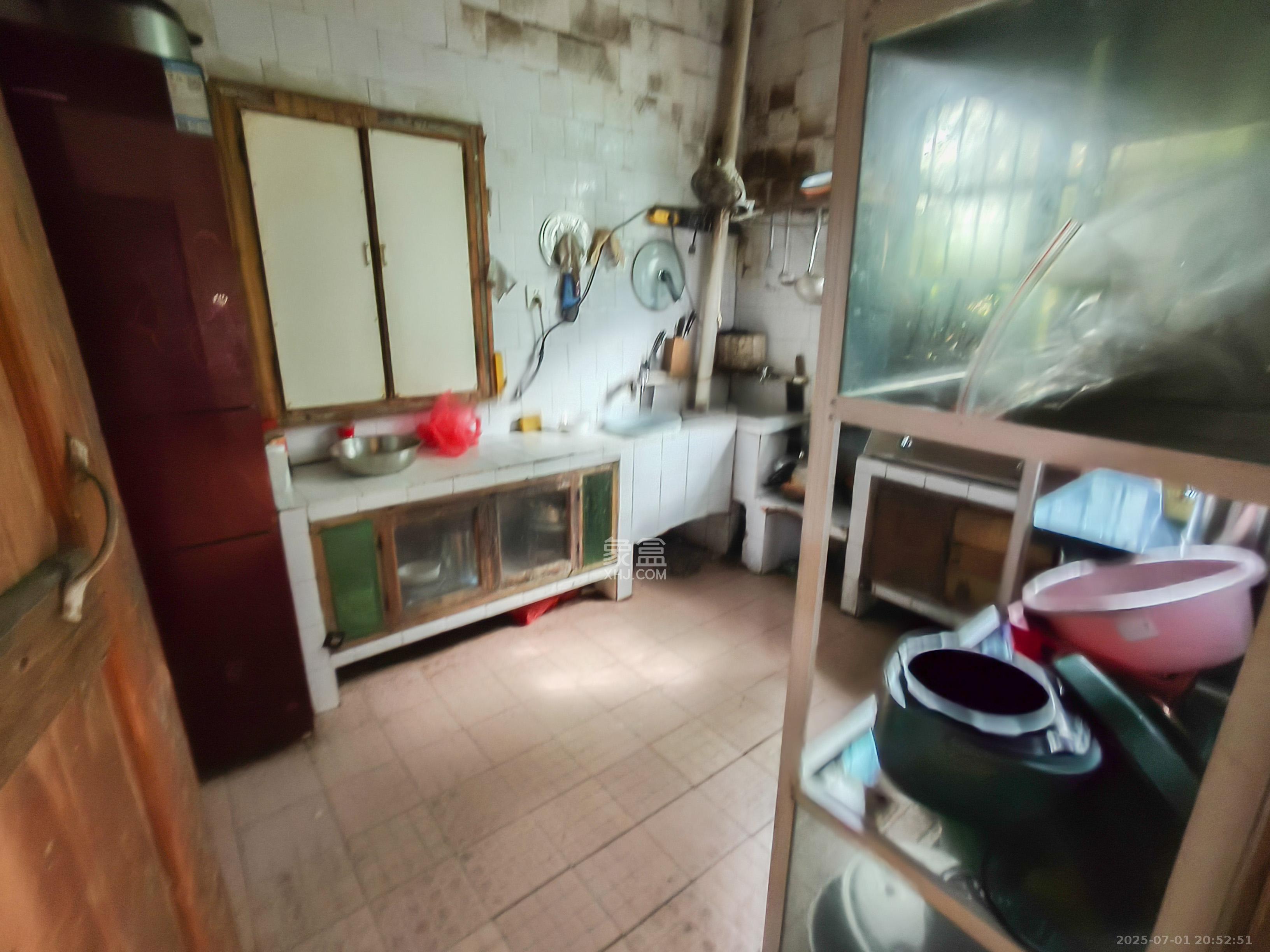 榔梨镇散盘 6室2厅2卫 248.00万 榔梨镇散盘 6室2厅2卫 248.00万厨房