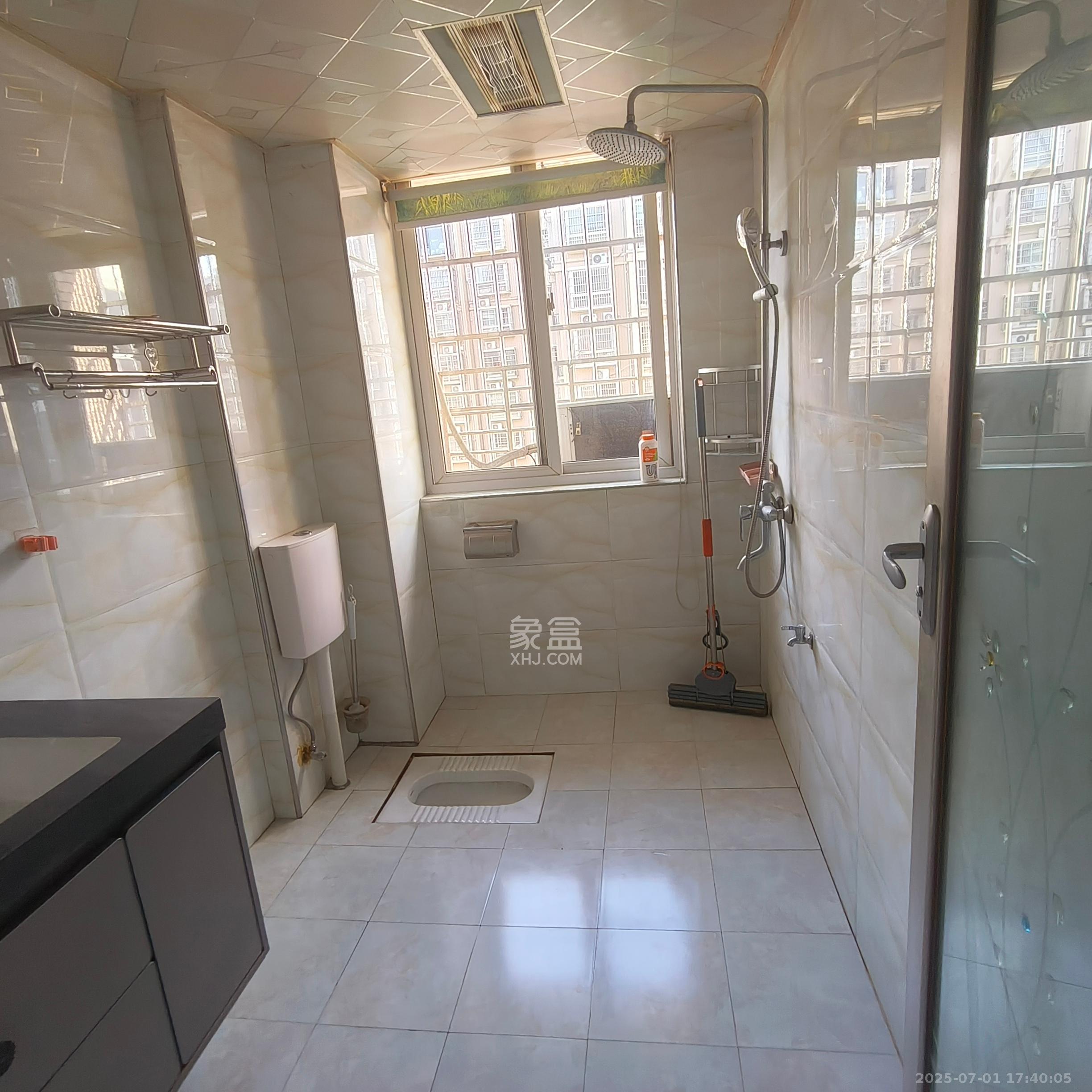 和润园一、二期  3室0厅0卫    2000.0元/月 和润园一、二期  3室0厅0卫    2000.0元/月室内图