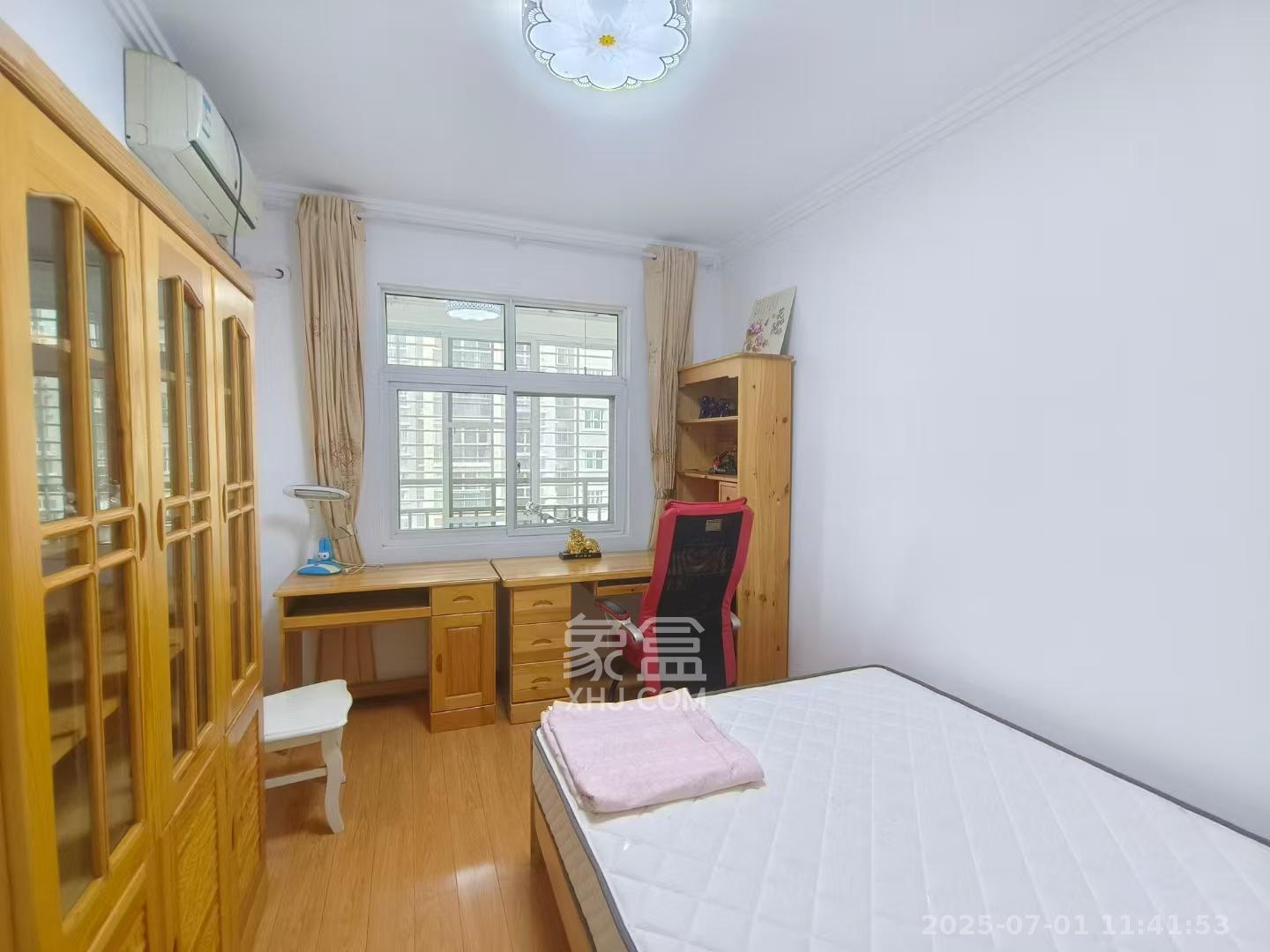 嘉盛华庭（一期、二期、三期）  3室2厅2卫    3500.0元/月室内图