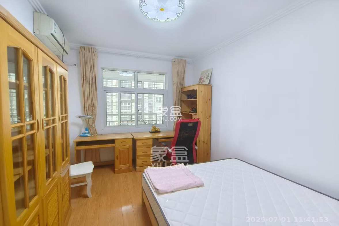 嘉盛华庭(一期、二期、三期) 3室2厅2卫 3500.0元/月 嘉盛华庭(一期、二期、三期) 3室2厅2卫 3500.0元/月室内图