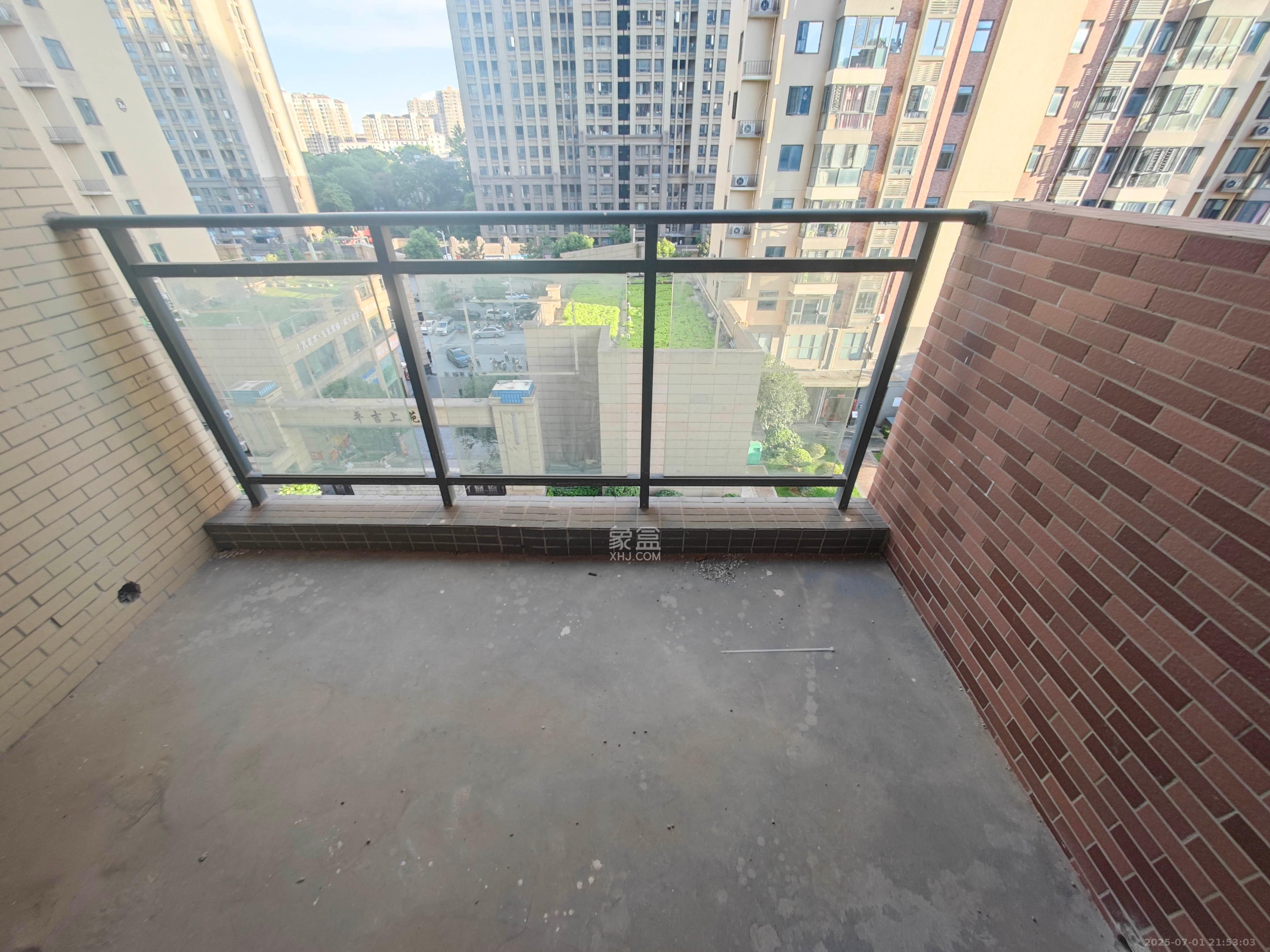 平吉上苑 3室2厅2卫 105.0万 平吉上苑 3室2厅2卫 105.0万阳台