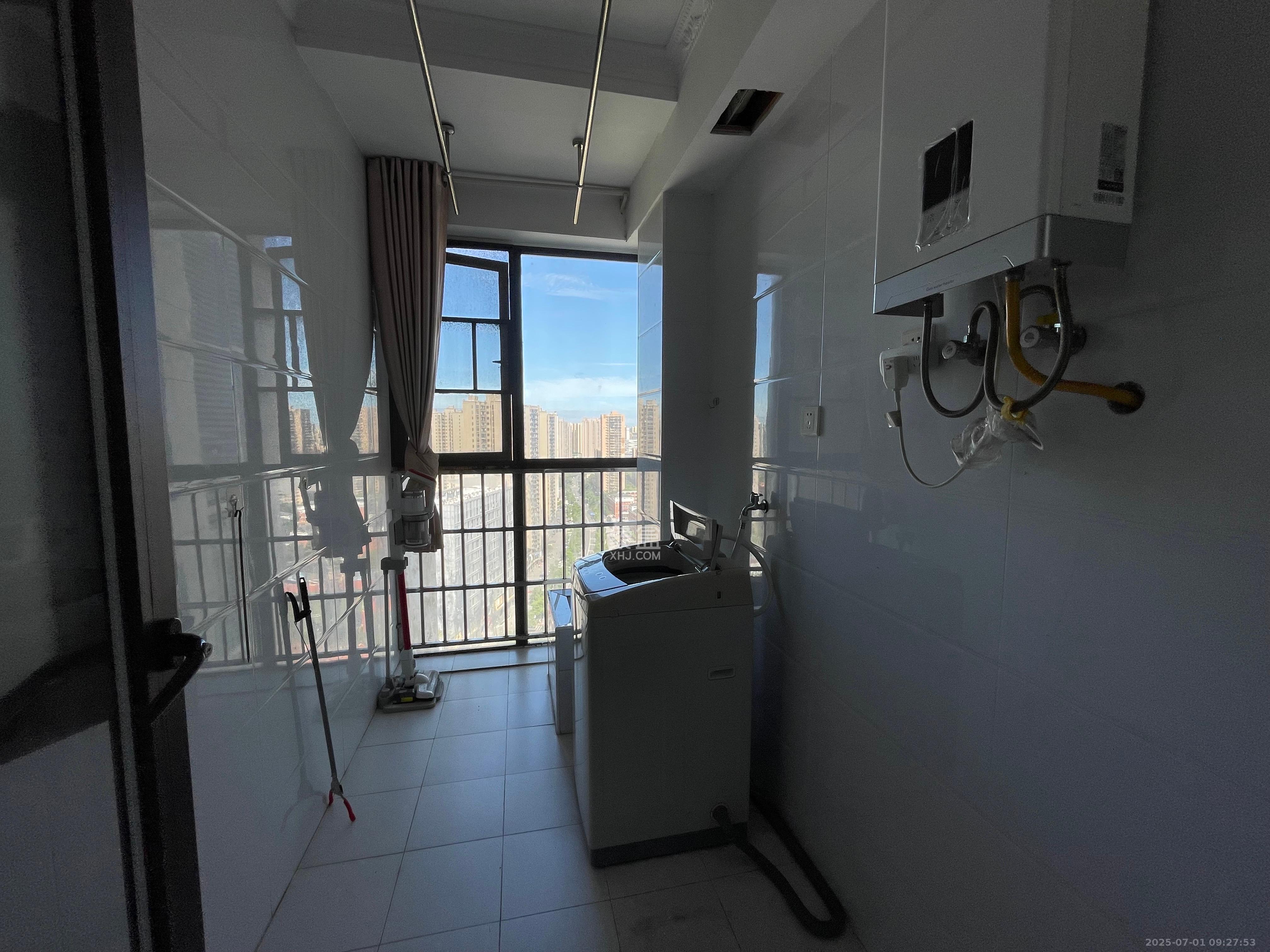 和泓梅溪四季 3室2厅2卫 2600.0元/月 和泓梅溪四季 3室2厅2卫 2600.0元/月室内图