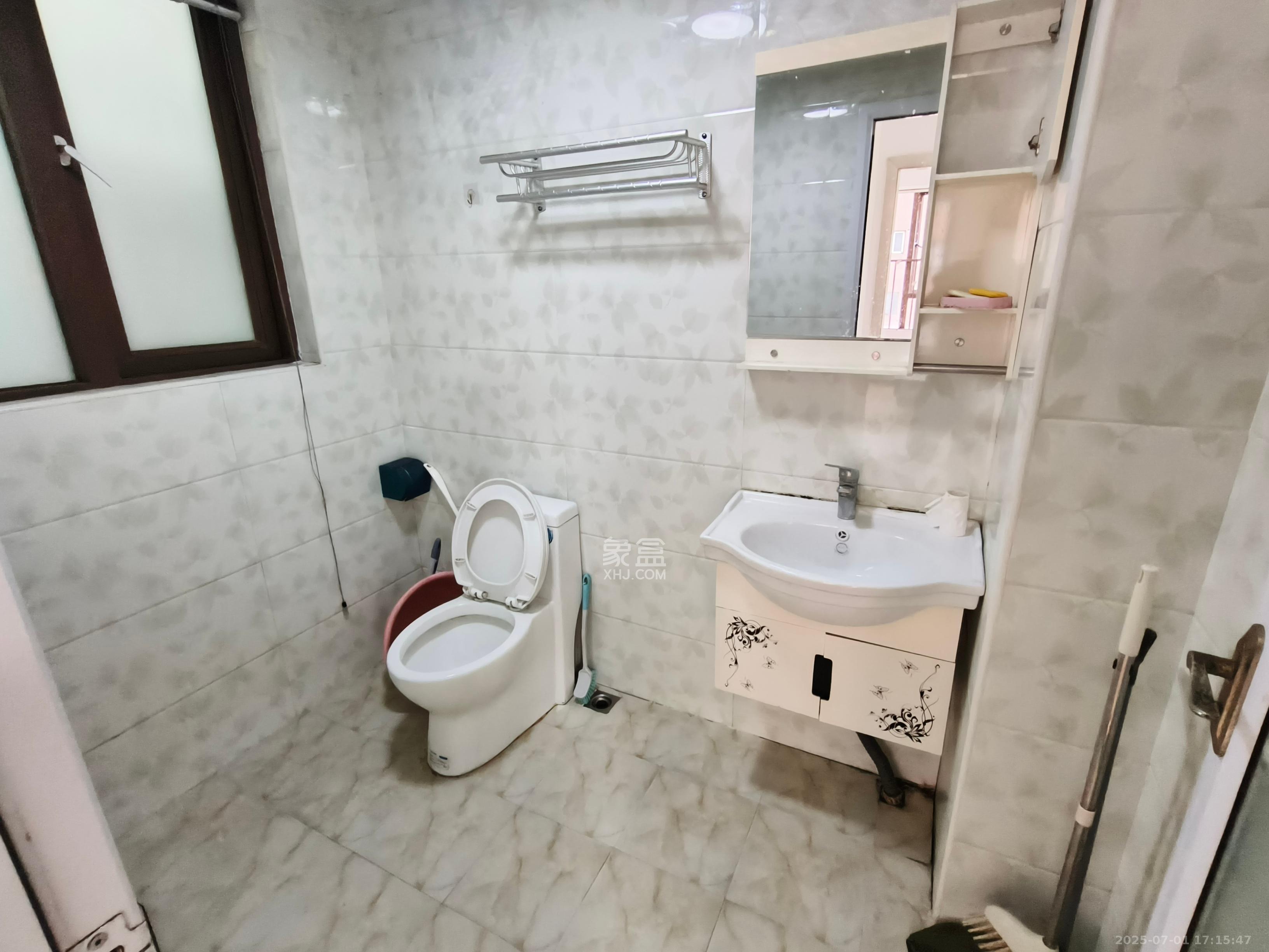 第六都（陆都小区）  2室2厅1卫   2800.00元/月室内图