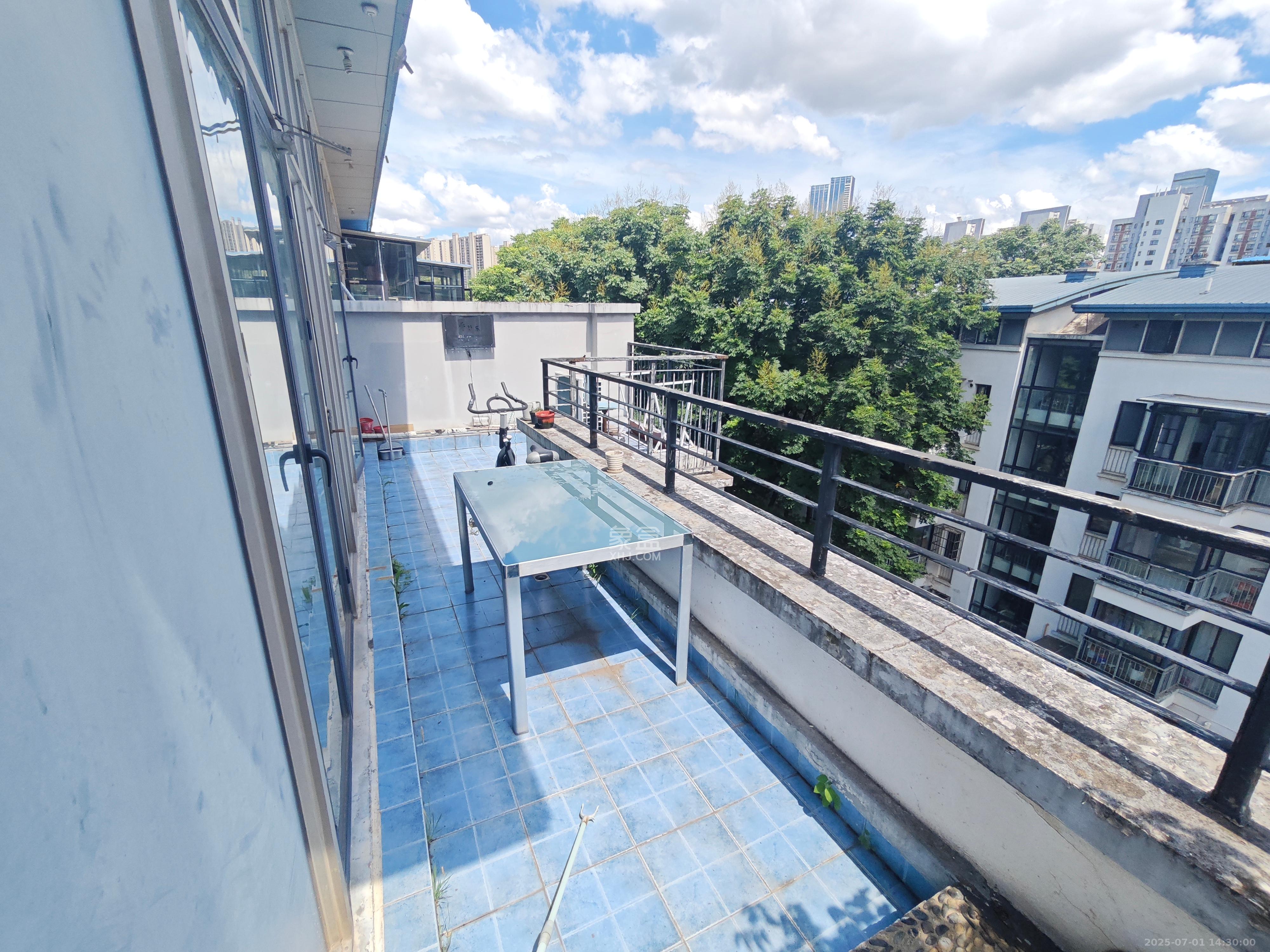 西街花园 2室2厅1卫 2100.0元/月 西街花园 2室2厅1卫 2100.0元/月室内图