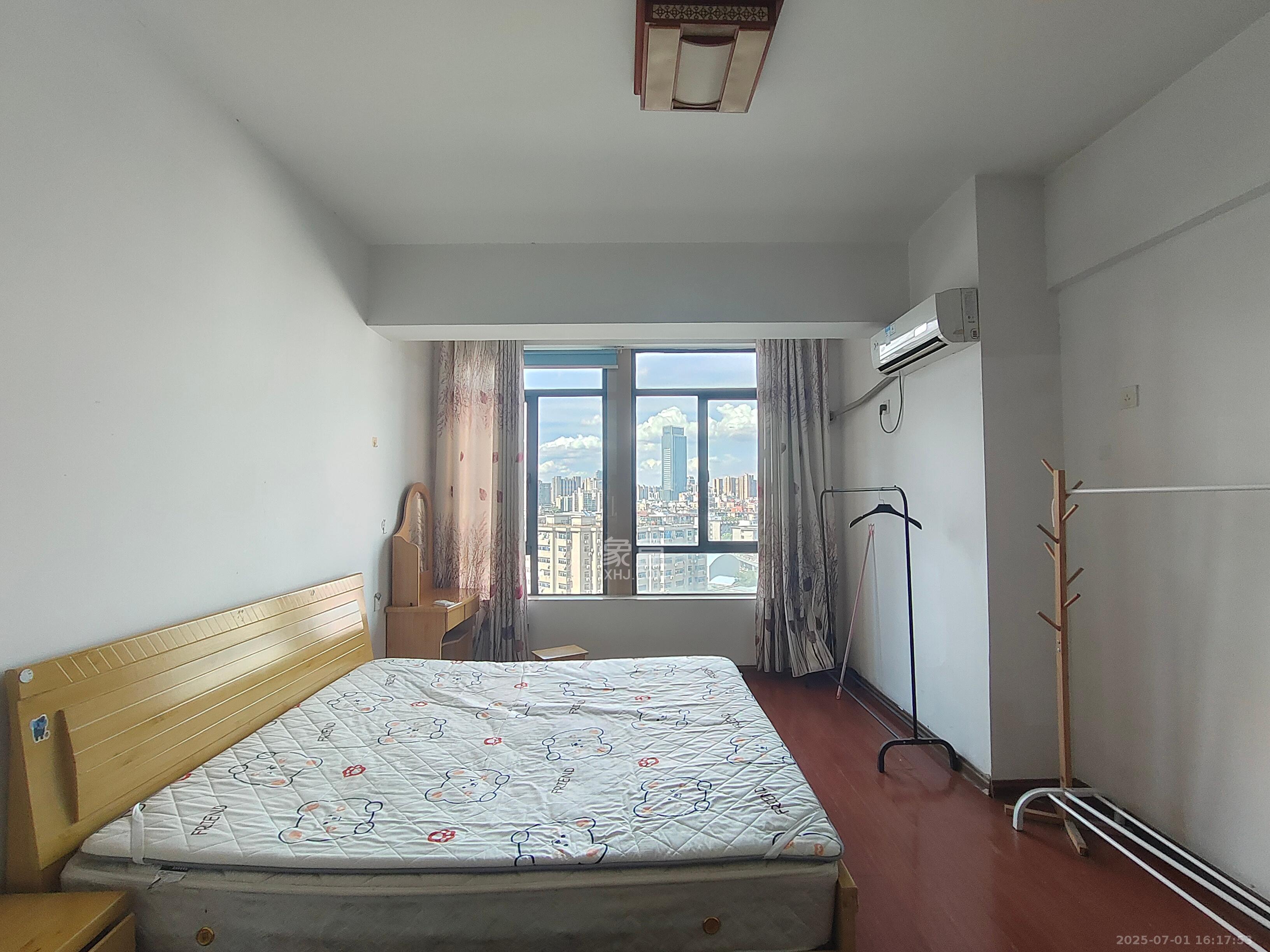 融圣国际 1室1厅1卫 1600.0元/月 融圣国际 1室1厅1卫 1600.0元/月室内图