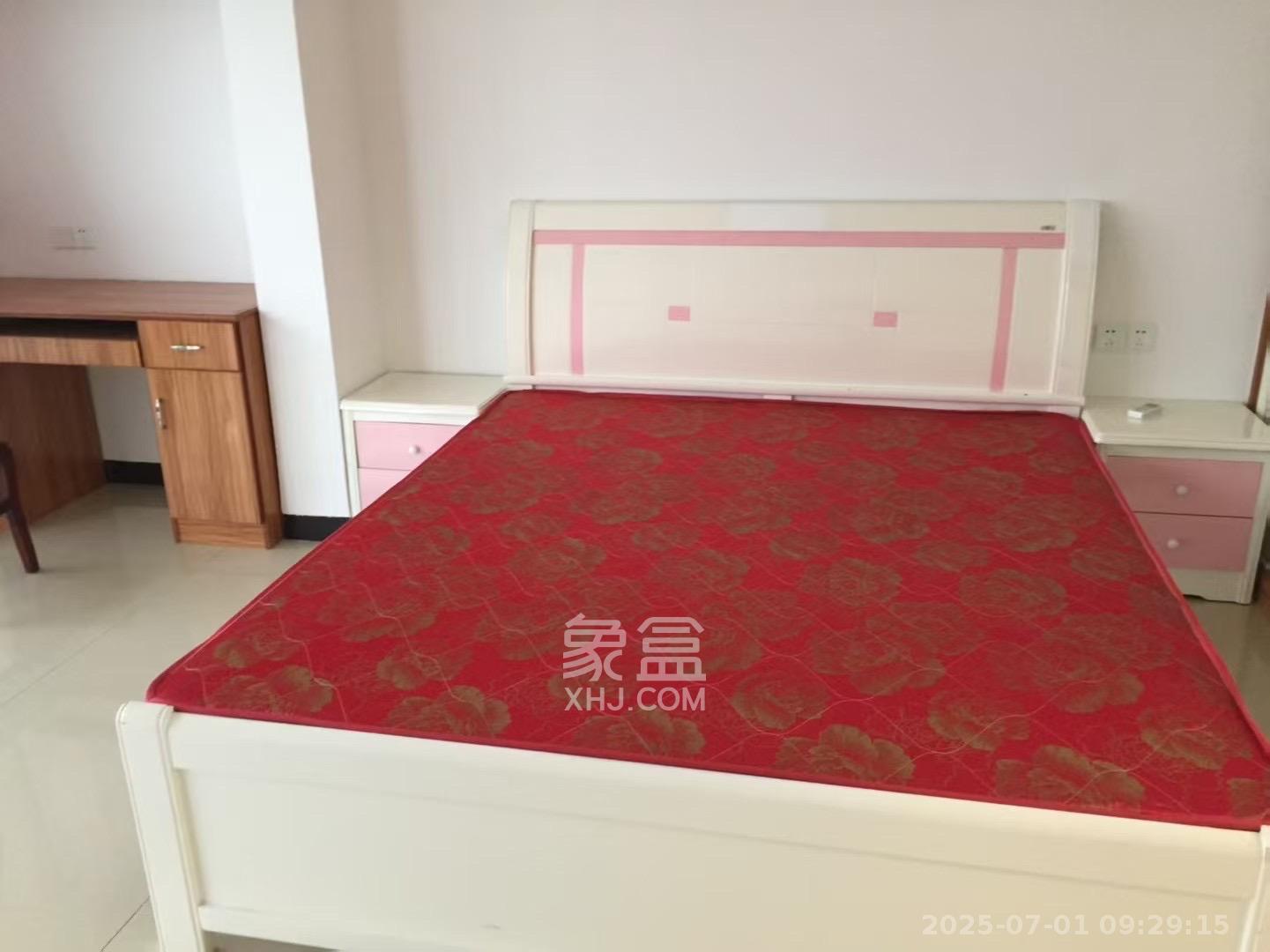 麓山枫情  1室1厅1卫   1700.00元/月室内图