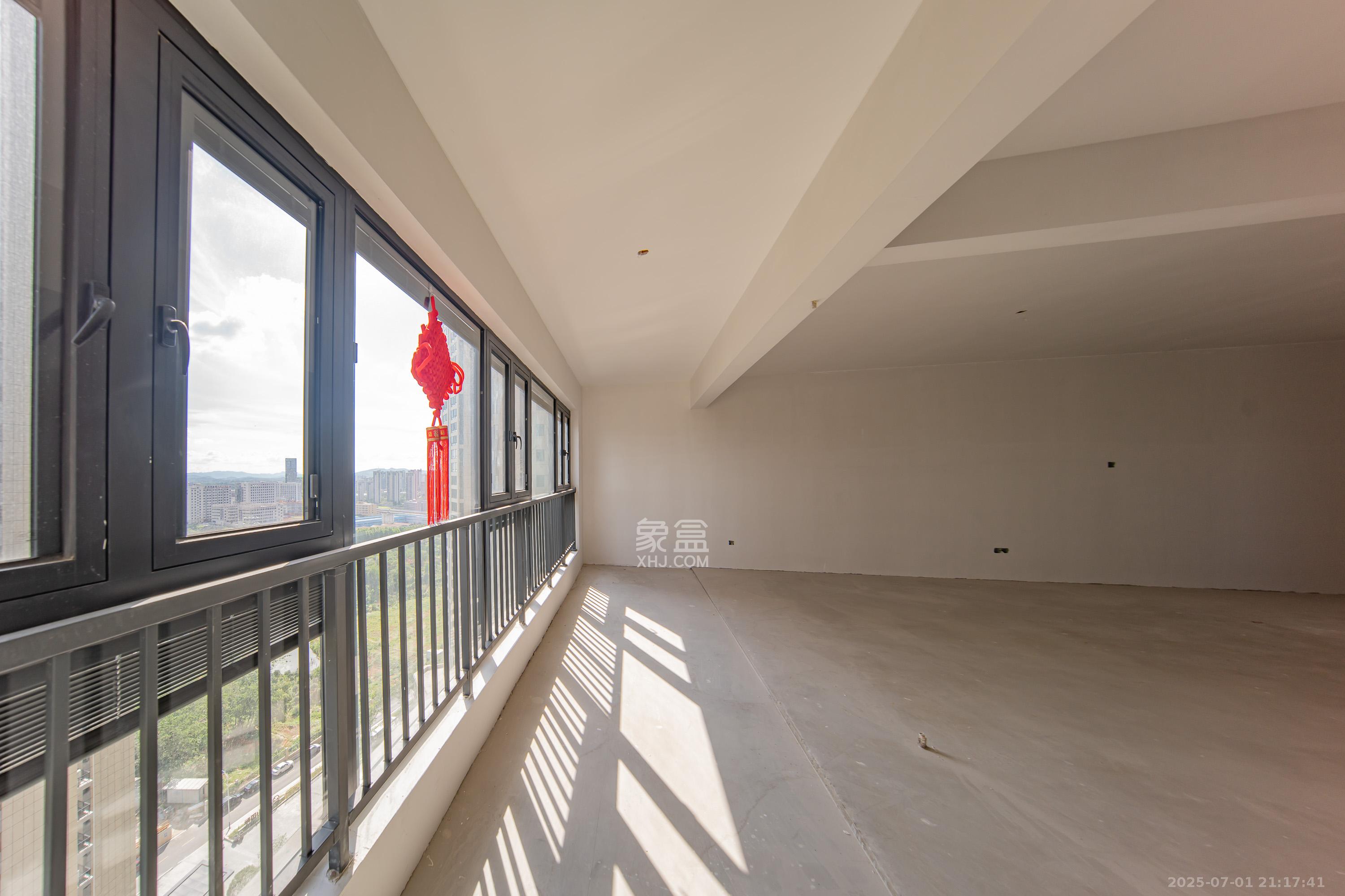 建投象山国际  4室2厅2卫    189.99万阳台
