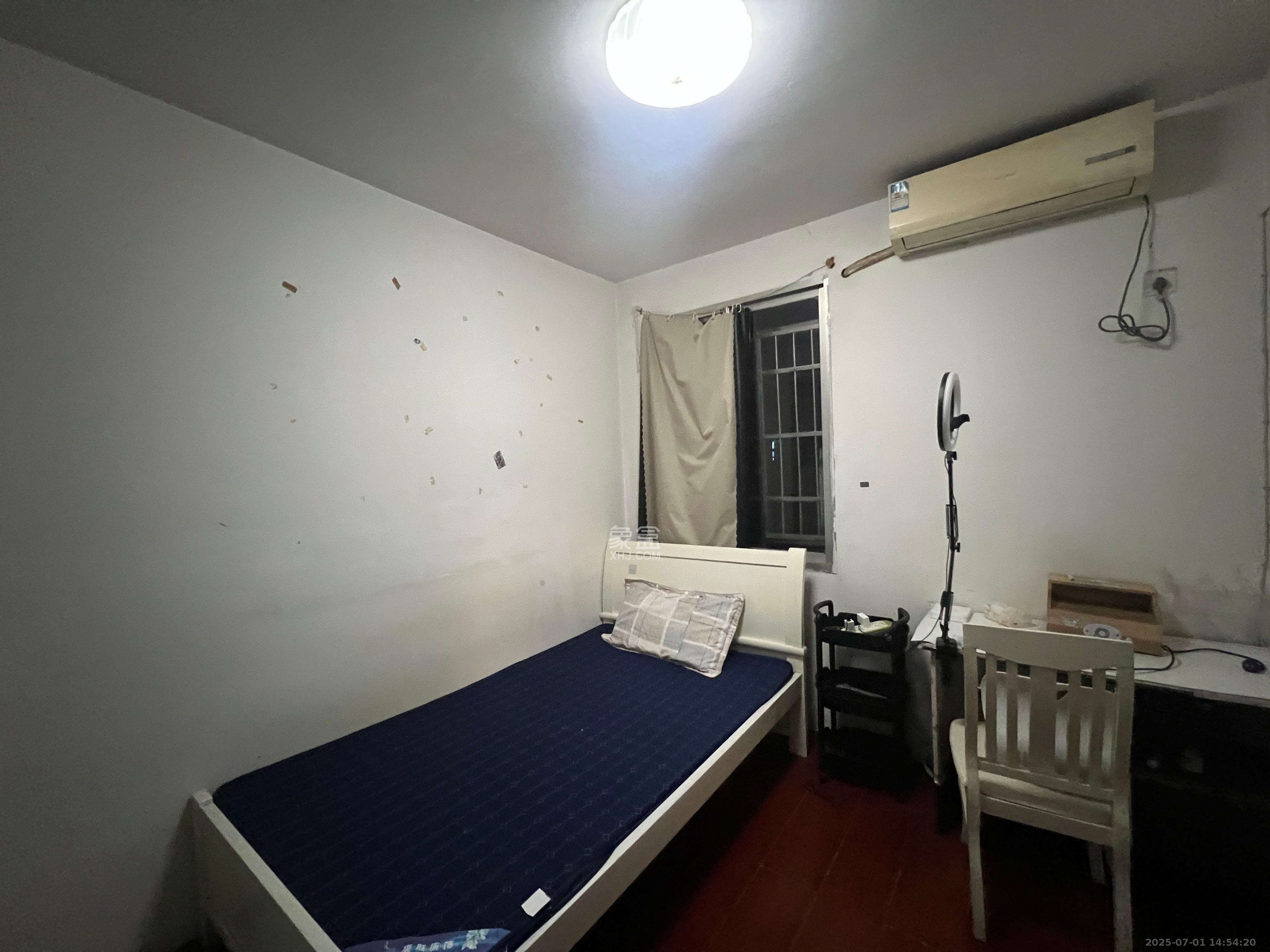 新兴小区(杨家山社区) 2室1厅1卫 1600.0元/月 新兴小区(杨家山社区) 2室1厅1卫 1600.0元/月室内图