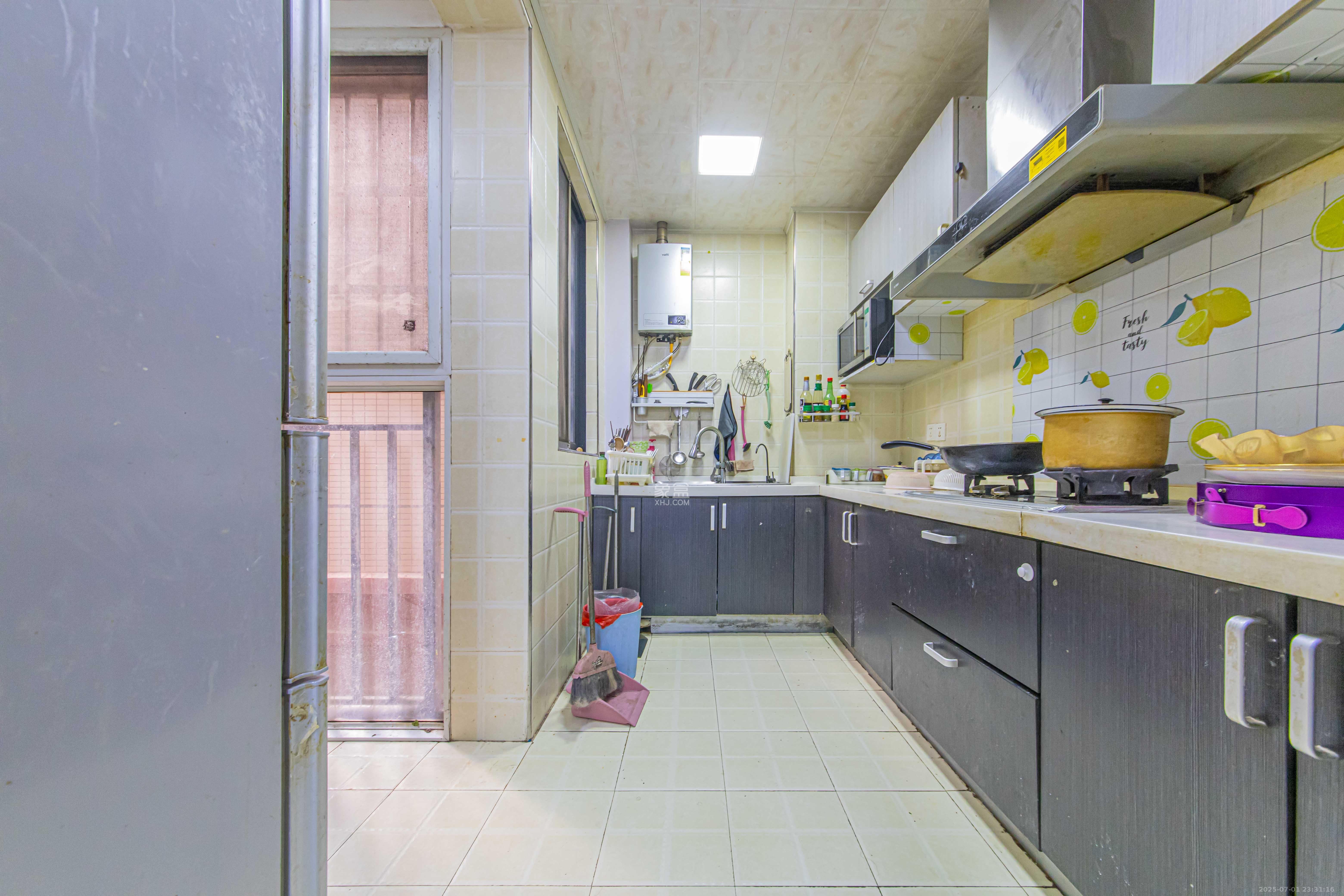 保利天心嘉园  3室2厅2卫    157.0万 保利天心嘉园  3室2厅2卫    157.0万厨房