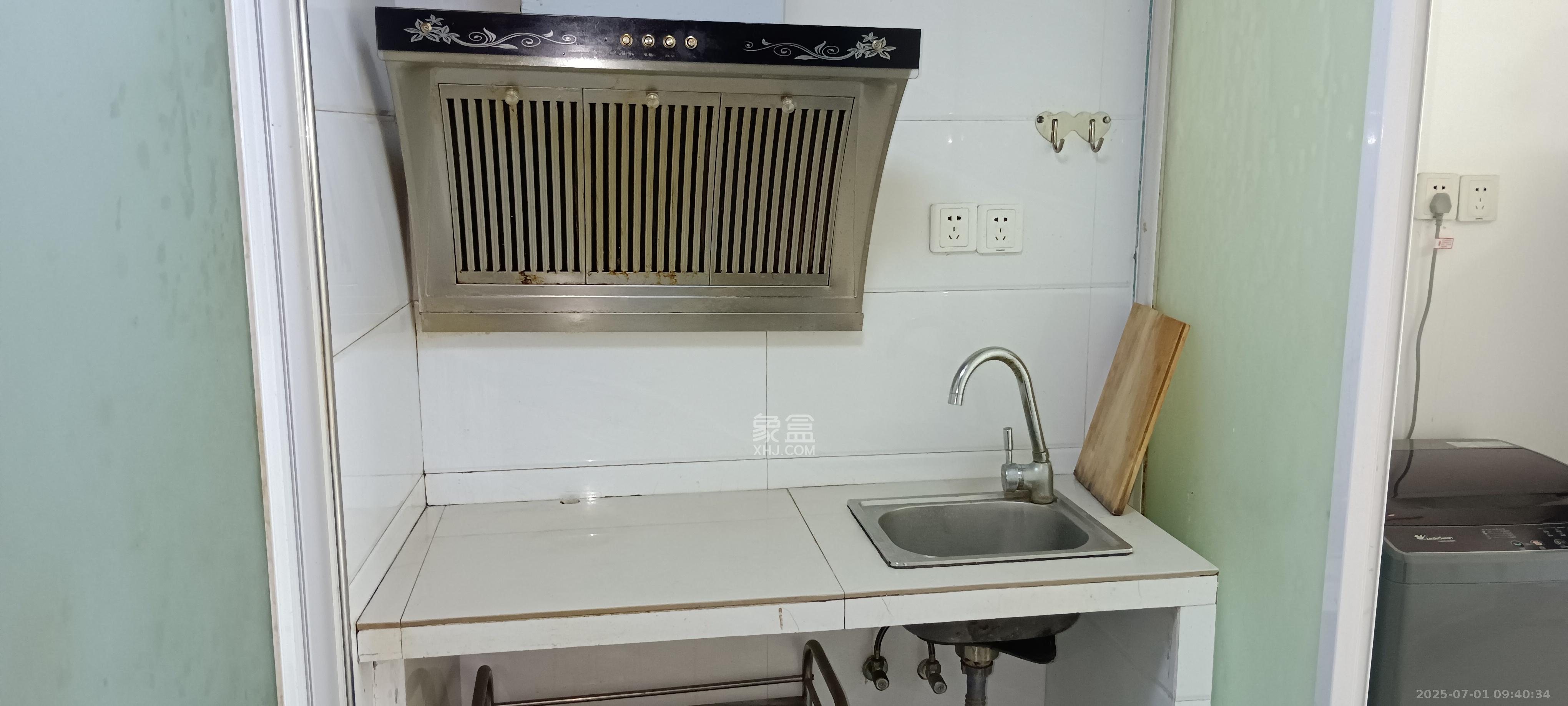 湖韵佳苑  1室1厅1卫   1050.00元/月室内图