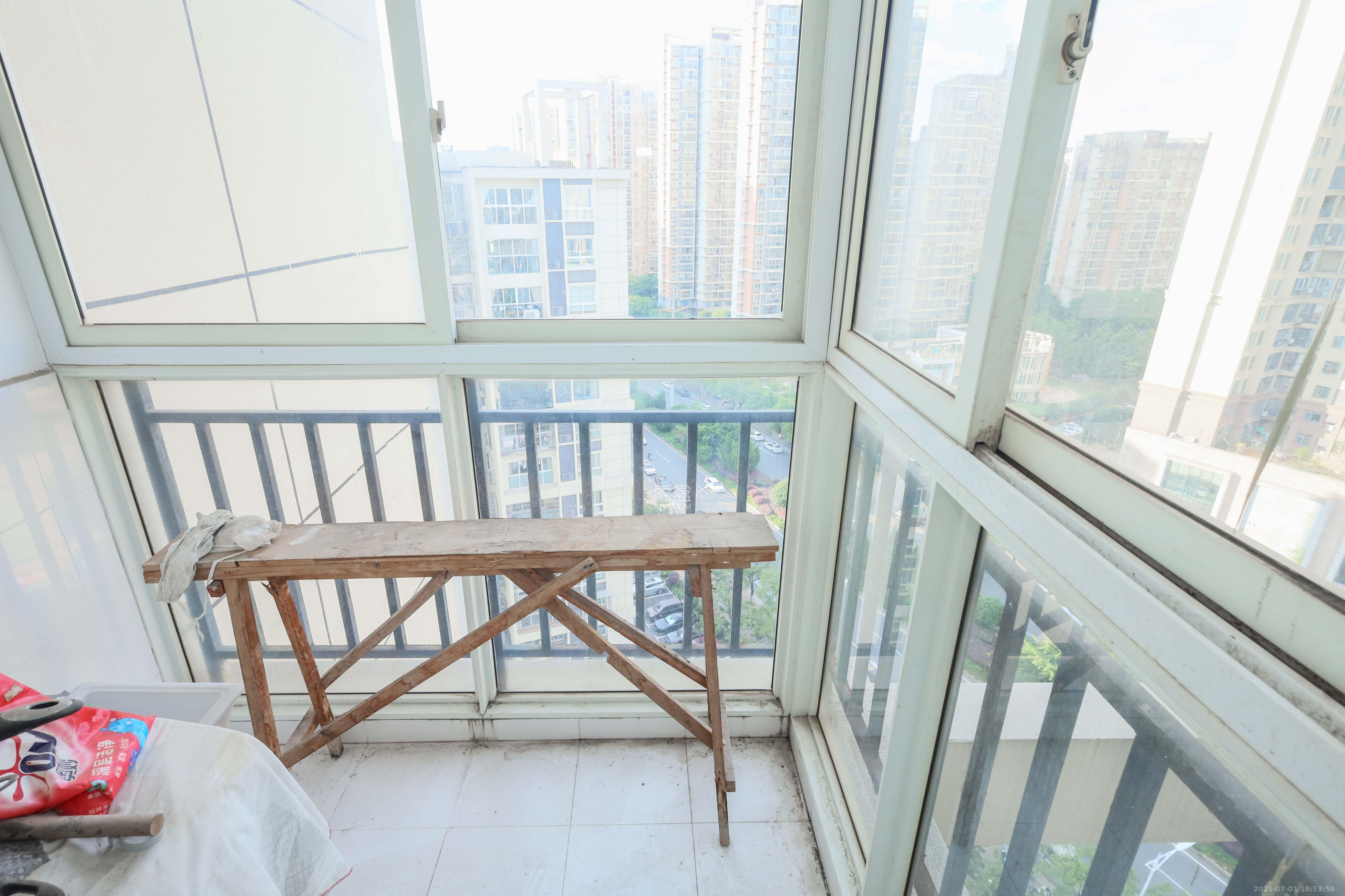 麓山润城 1室2厅1卫 95.0万 麓山润城 1室2厅1卫 95.0万阳台