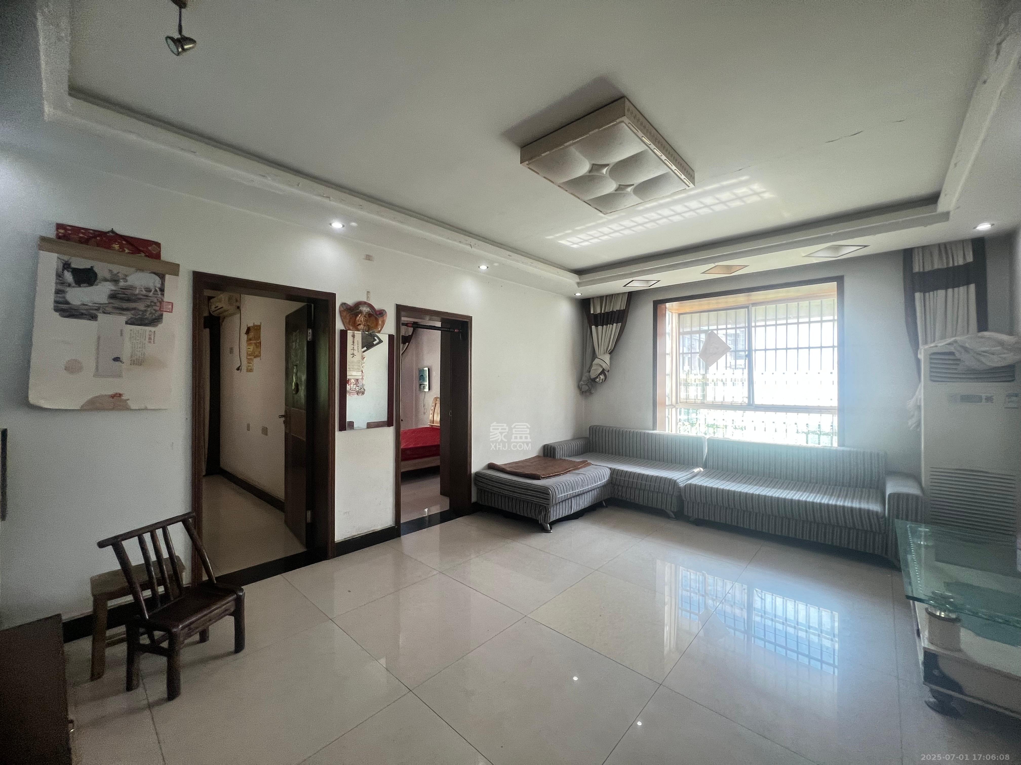 中南汽车世界 3室2厅2卫 1500.0元/月 中南汽车世界 3室2厅2卫 1500.0元/月室内图