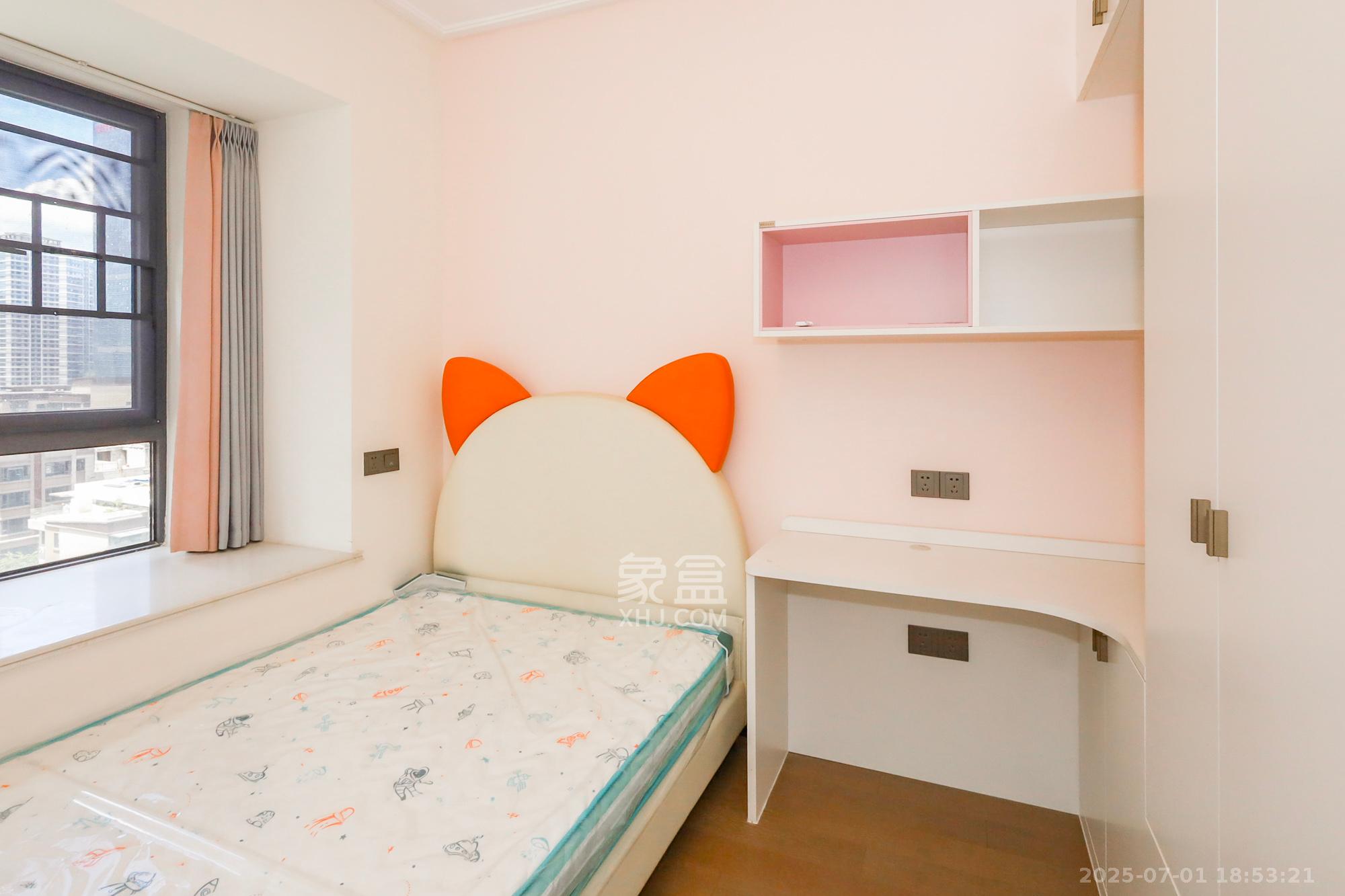 卓越中寰 4室2厅2卫 247.0万 卓越中寰 4室2厅2卫 247.0万卧室