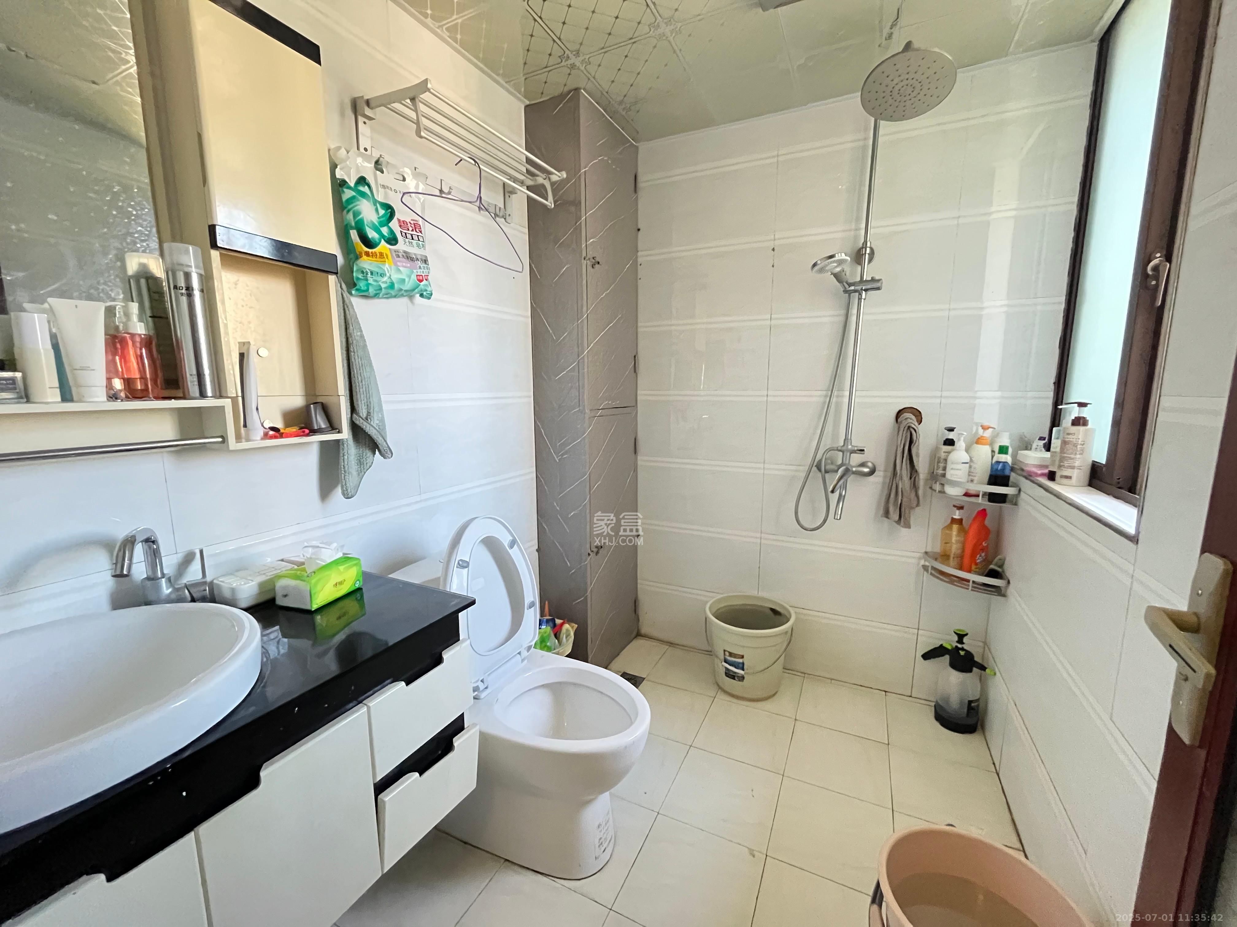 绿地中央广场 2室2厅1卫 2400.0元/月 绿地中央广场 2室2厅1卫 2400.0元/月室内图