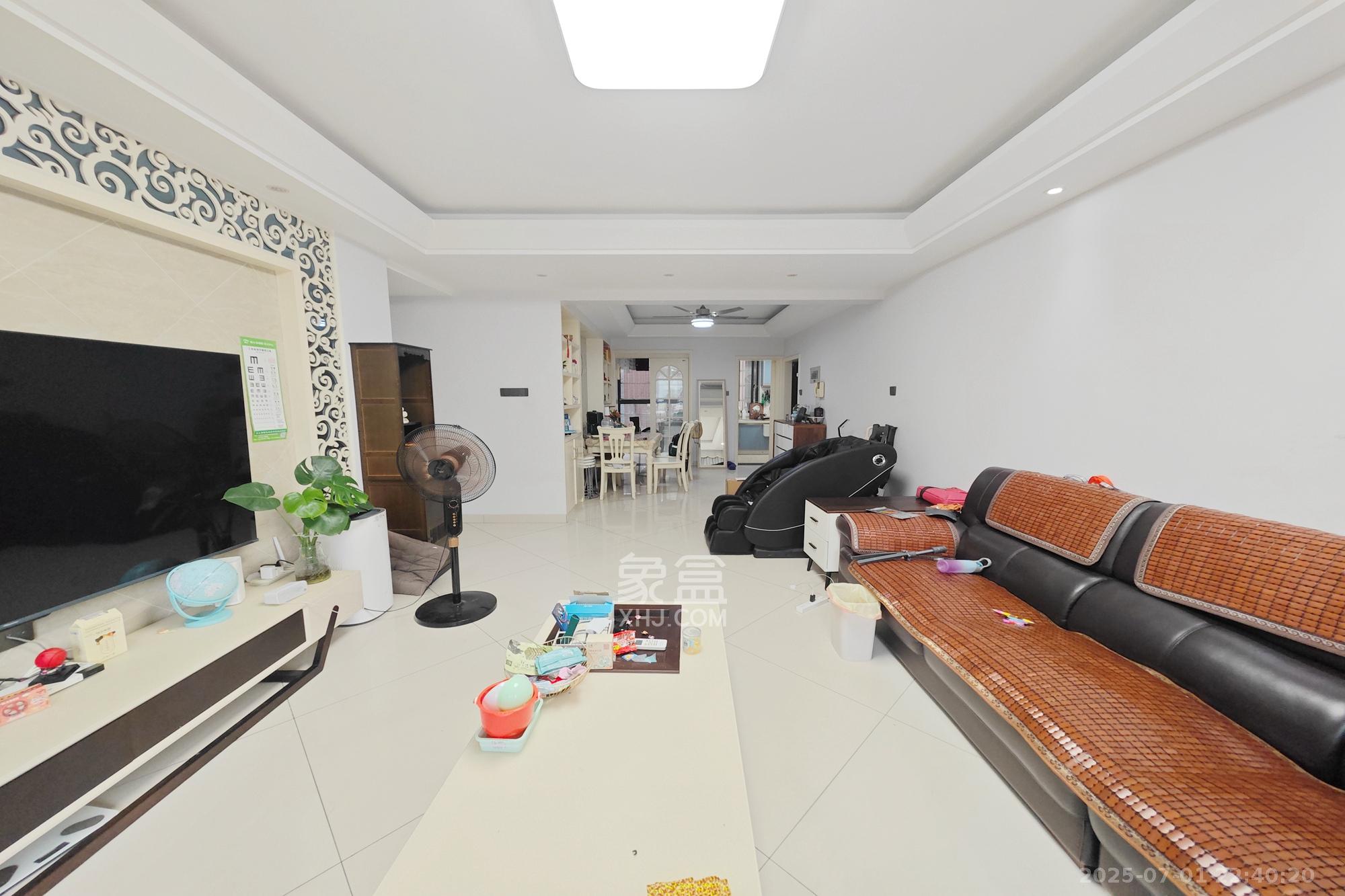 中江佳境天成  4室2厅2卫    126.0万 中江佳境天成  4室2厅2卫    126.0万客厅