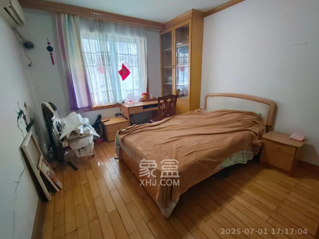 鸿园小区  3室2厅2卫   3000.00元/月室内图