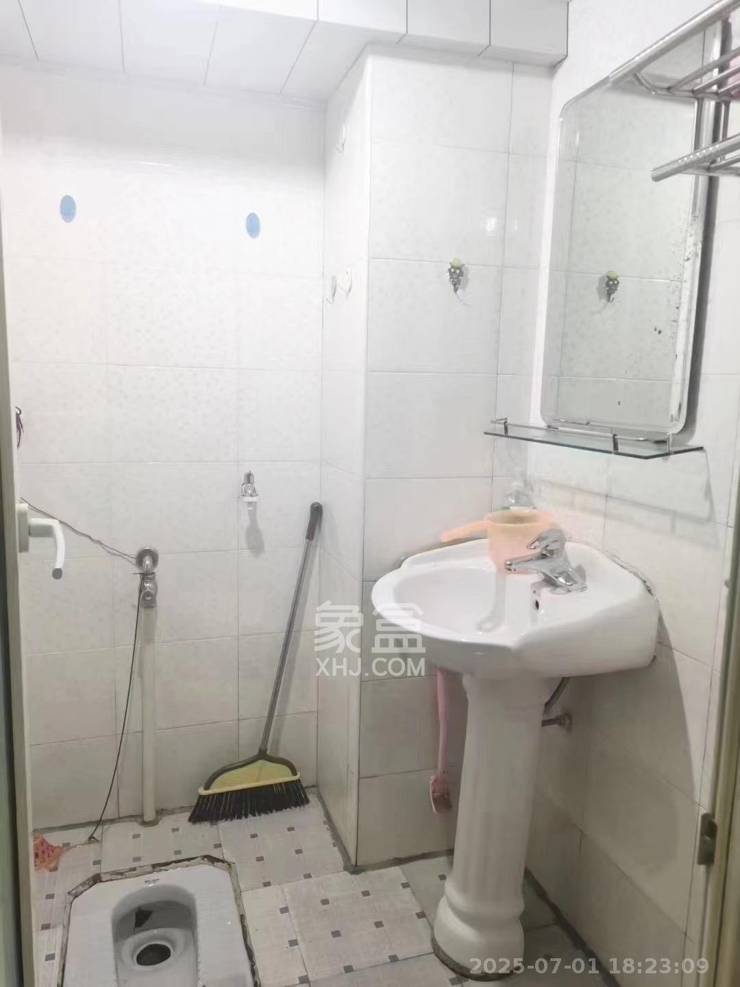 伍家岭生活广场 1室0厅1卫 1600.0元/月 伍家岭生活广场 1室0厅1卫 1600.0元/月室内图