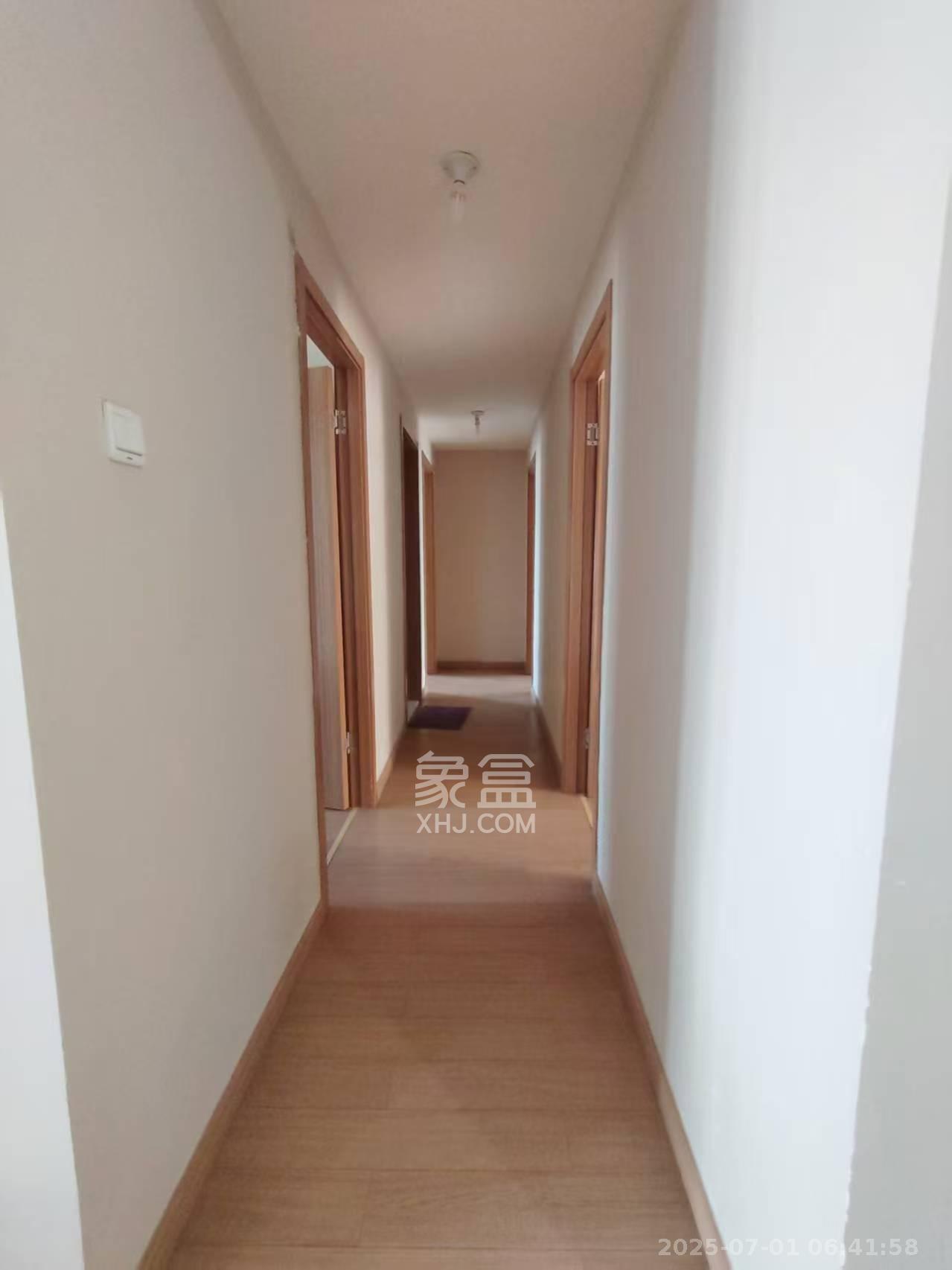 麓谷小镇 4室2厅2卫 3200.0元/月 麓谷小镇 4室2厅2卫 3200.0元/月室内图