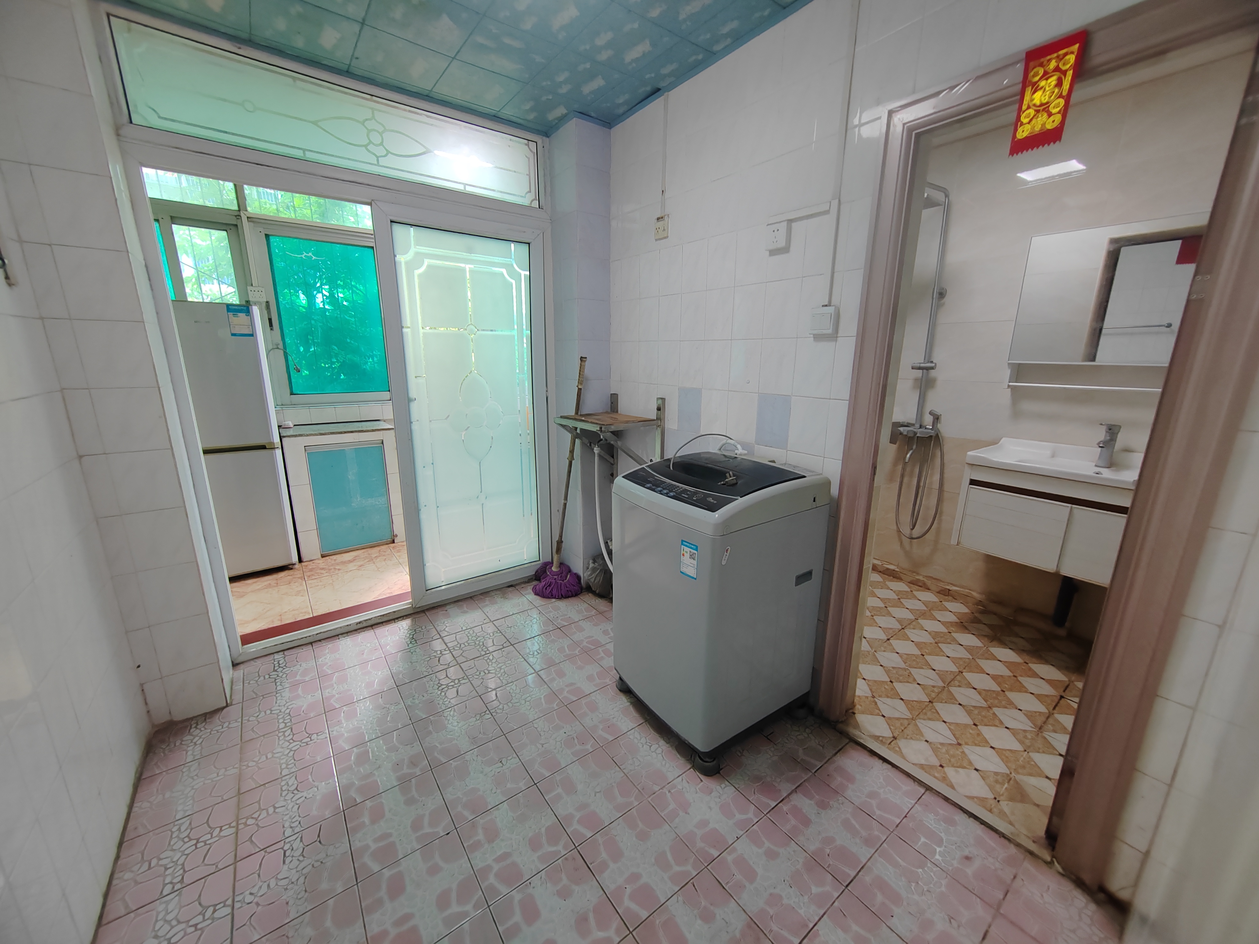 海南省汽车制配厂宿舍(海秀路汽车西站旁) 3室2厅2卫 2200.0元/月 海南省汽车制配厂宿舍(海秀路汽车西站旁) 3室2厅2卫 2200.0元/月室内图