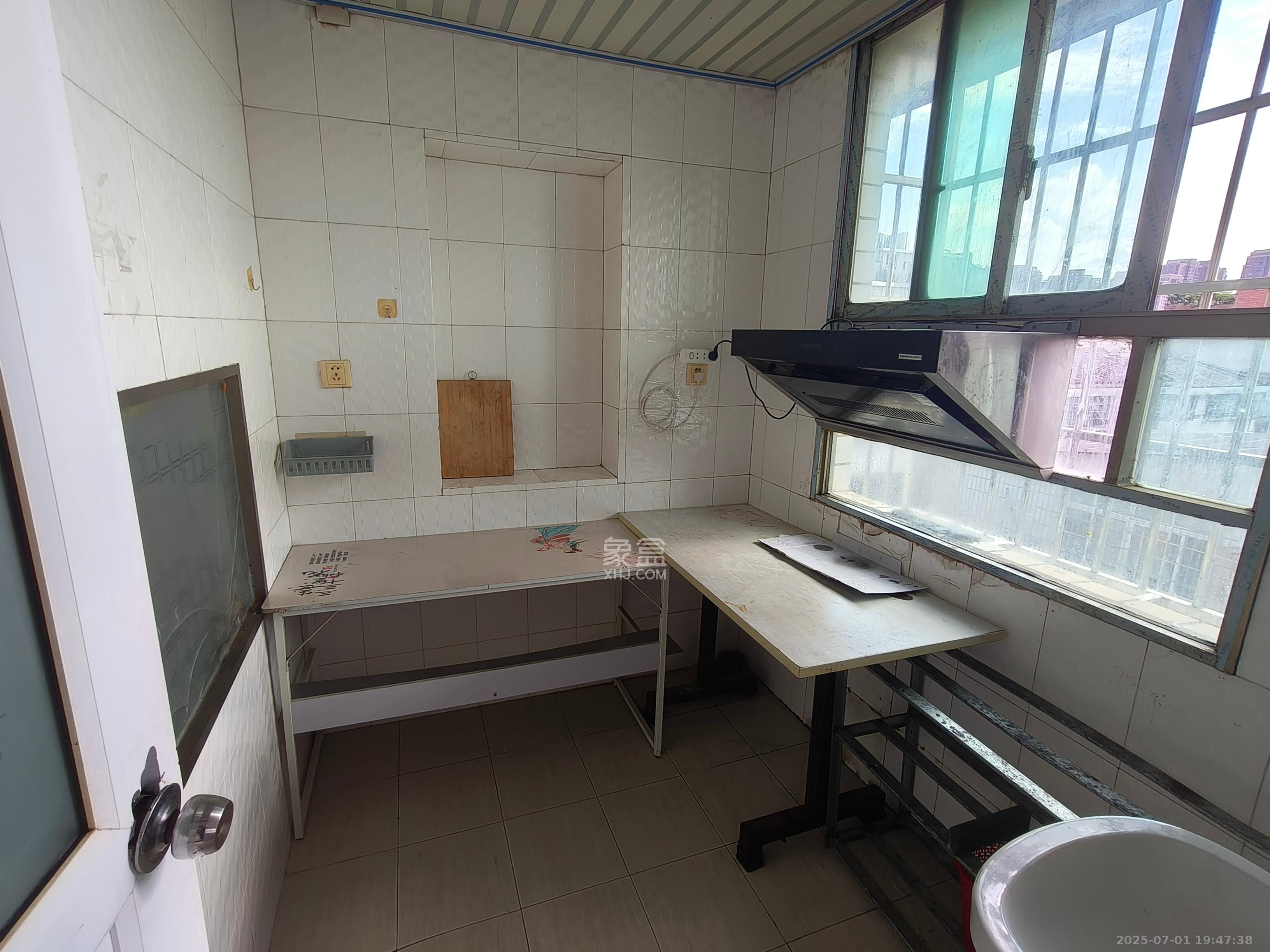 灰埠小区(灰埠社区)  1室0厅0卫    1000.0元/月 灰埠小区(灰埠社区)  1室0厅0卫    1000.0元/月室内图1