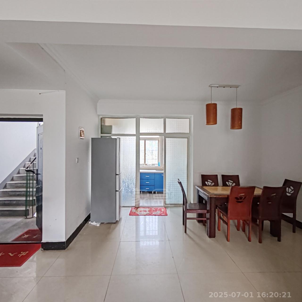 藕塘小区 3室2厅2卫 1300.00元/月 藕塘小区 3室2厅2卫 1300.00元/月室内图