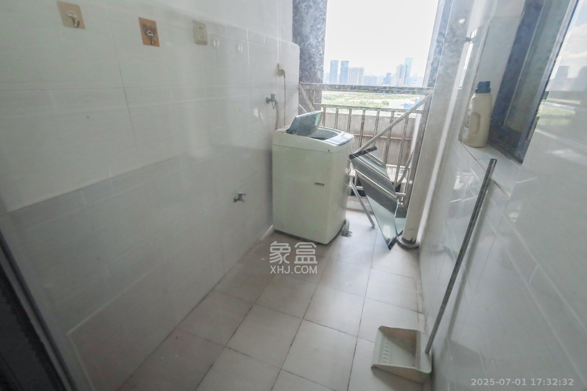 华韵城市海岸（城市水岸苑）  2室2厅1卫   98.00万其他