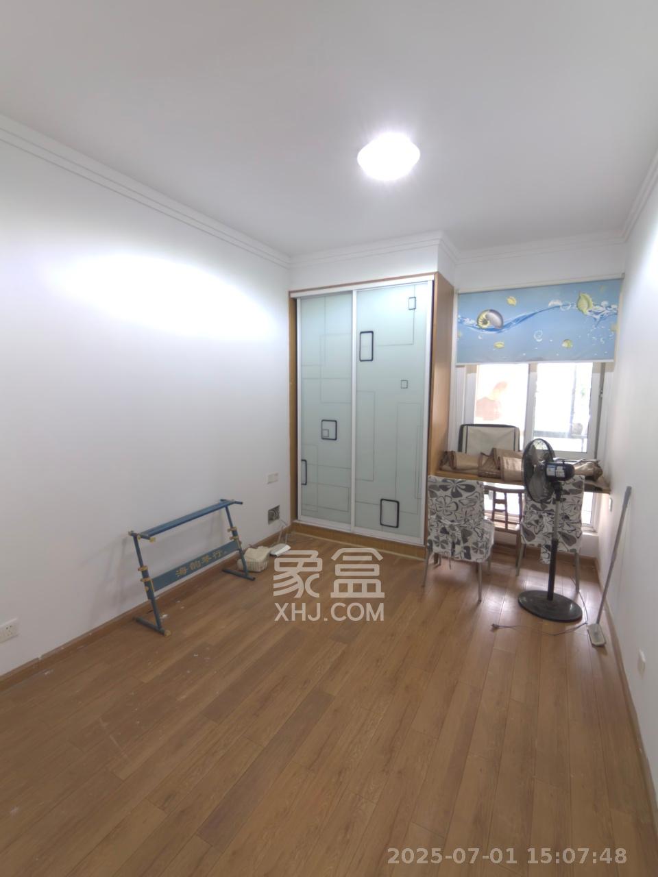 中新森林海  3室2厅2卫   1700.00元/月室内图