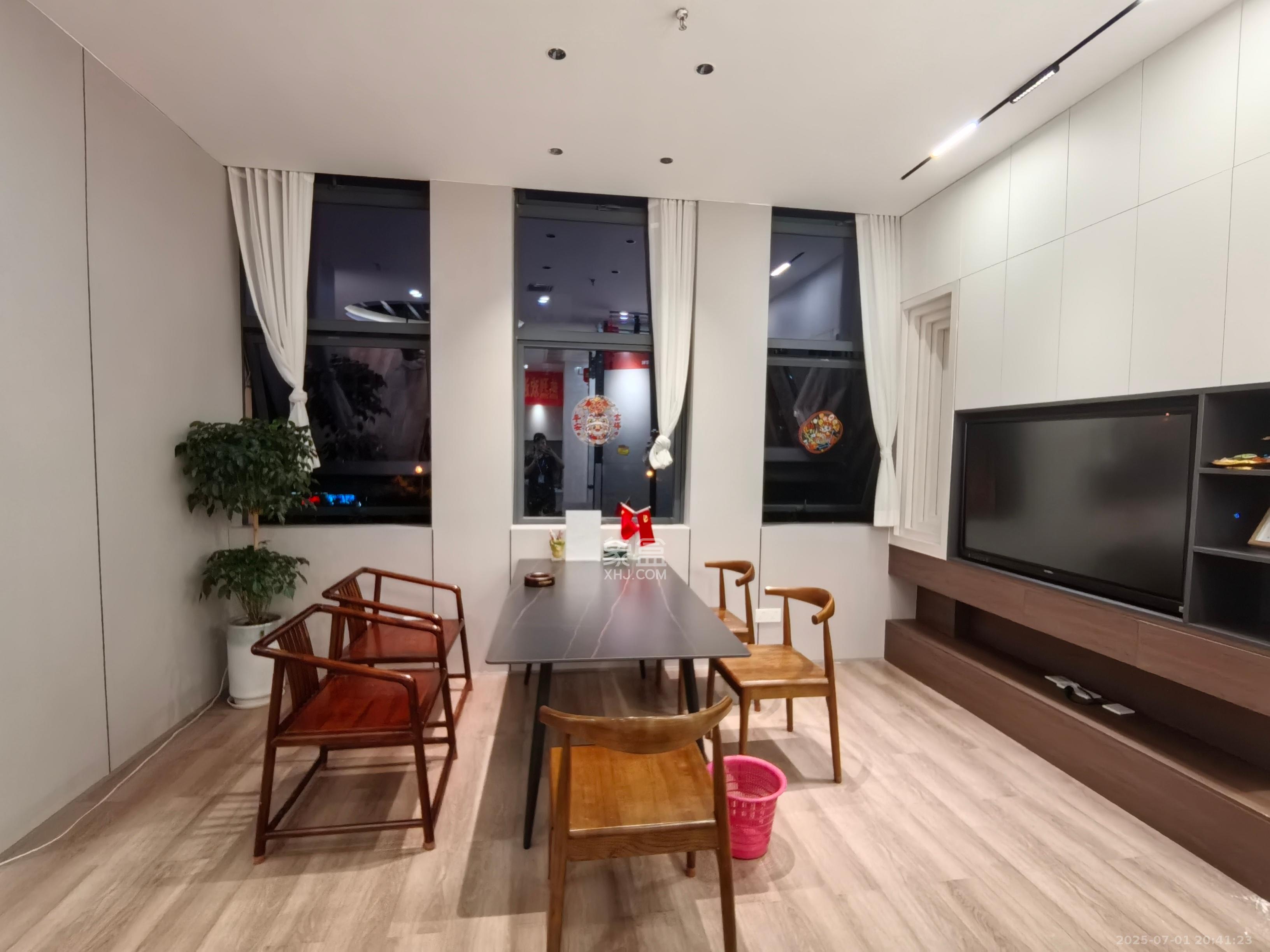 华润置地广场二期 4室1厅1卫 6500.0元/月 华润置地广场二期 4室1厅1卫 6500.0元/月室内图