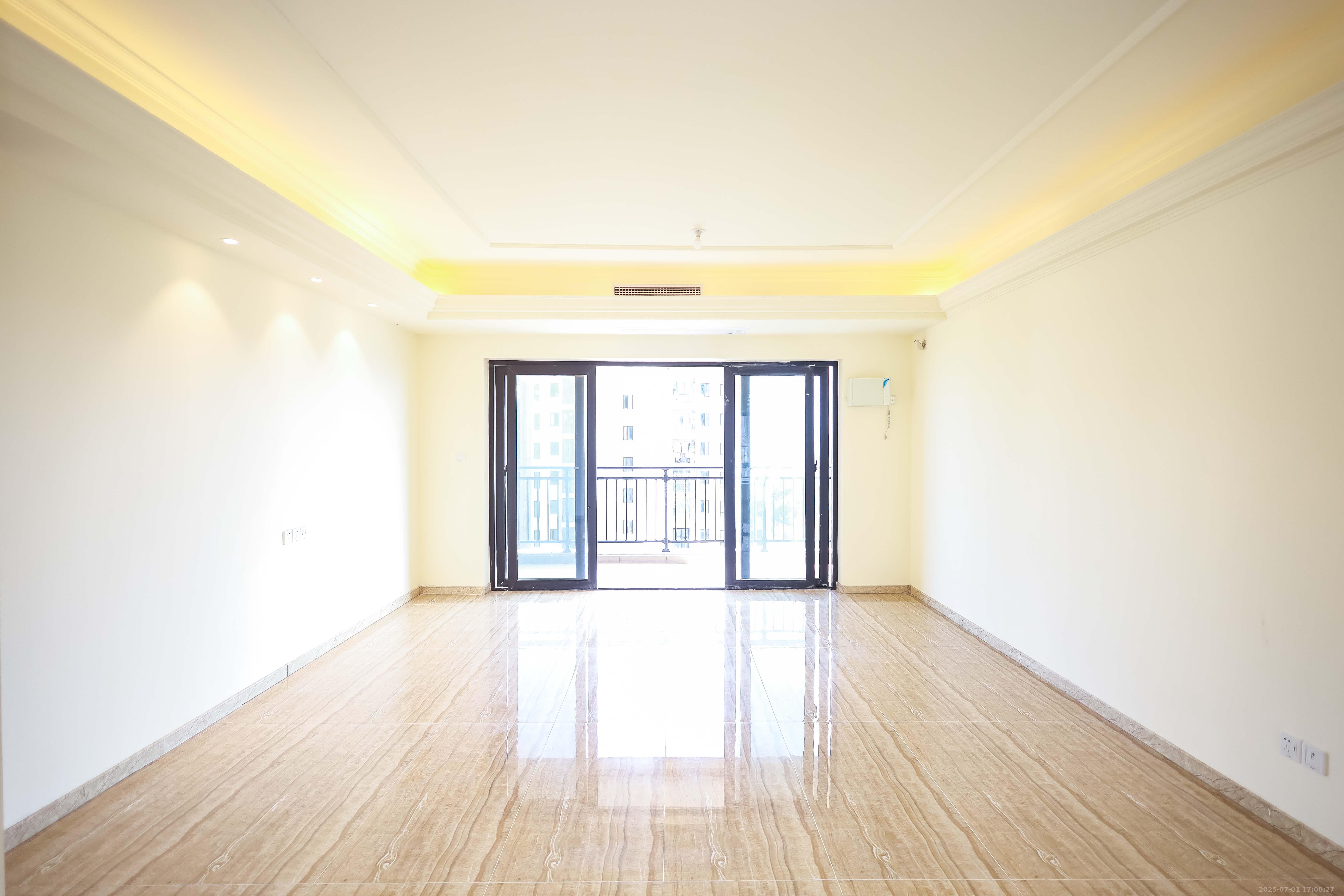 碧桂园荟隽棠  4室2厅3卫    168.0万 碧桂园荟隽棠  4室2厅3卫    168.0万客厅