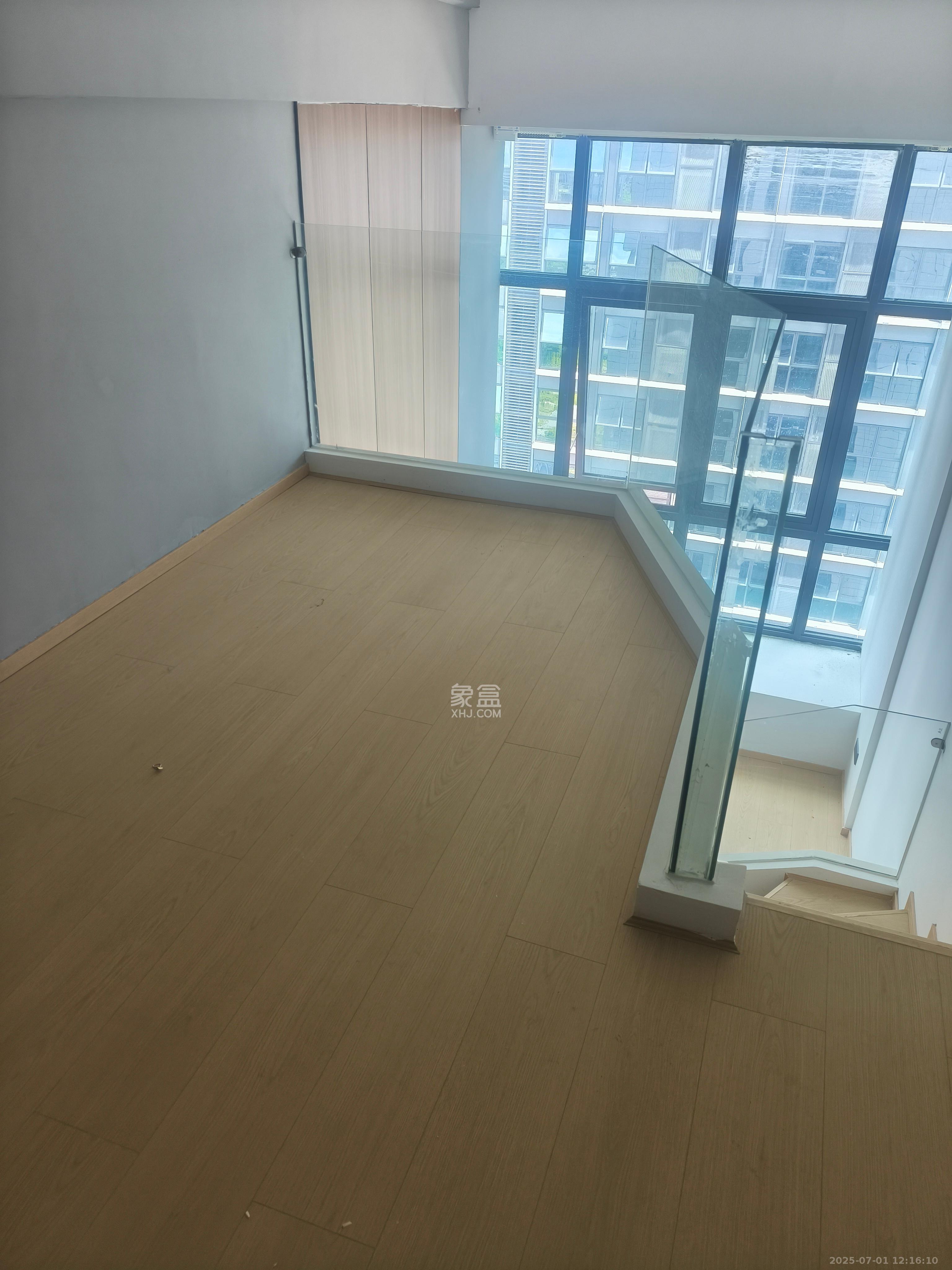 绿地商务广场  1室0厅0卫   2200.00元/月室内图