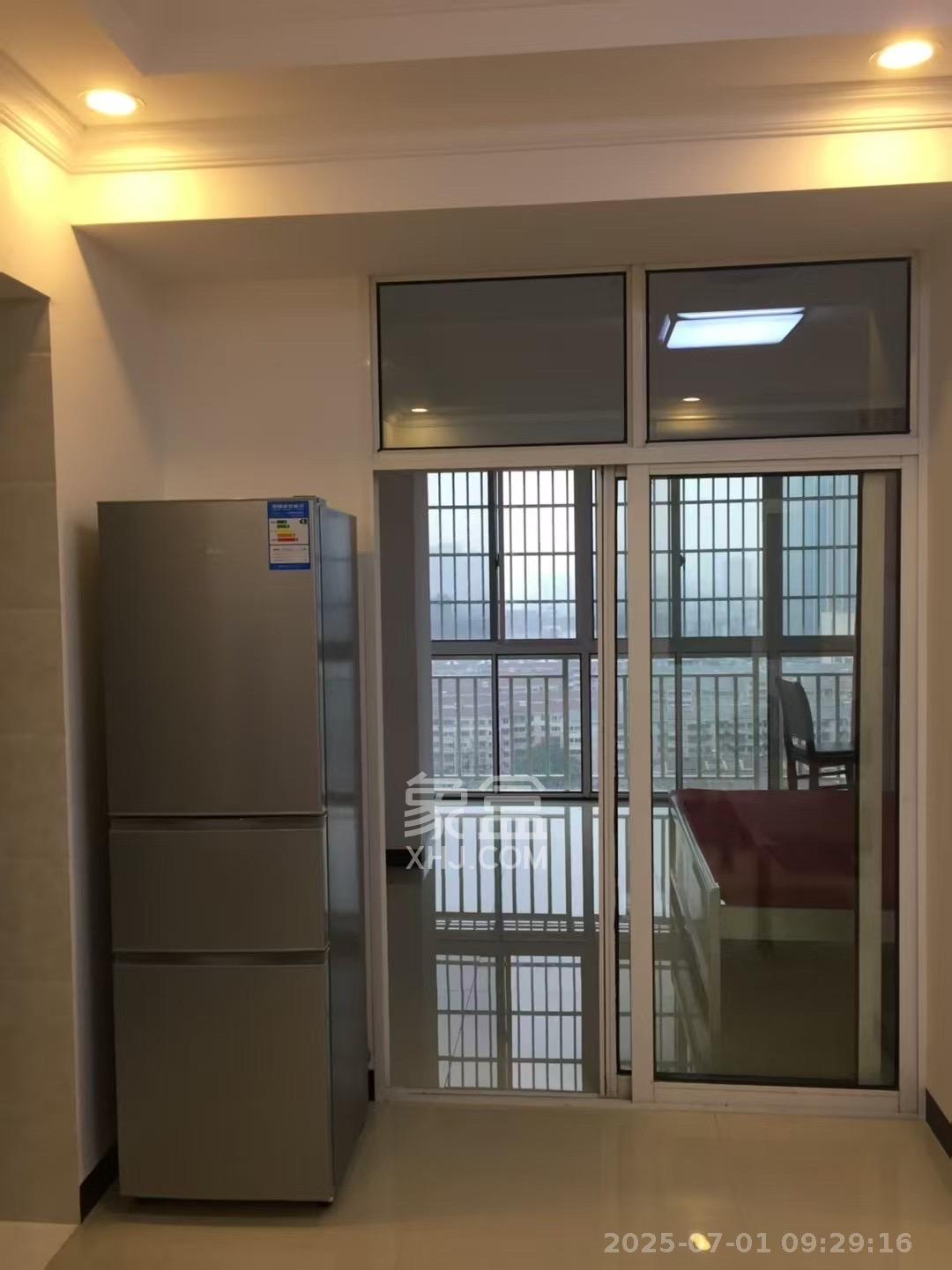 麓山枫情  1室1厅1卫   1700.00元/月室内图