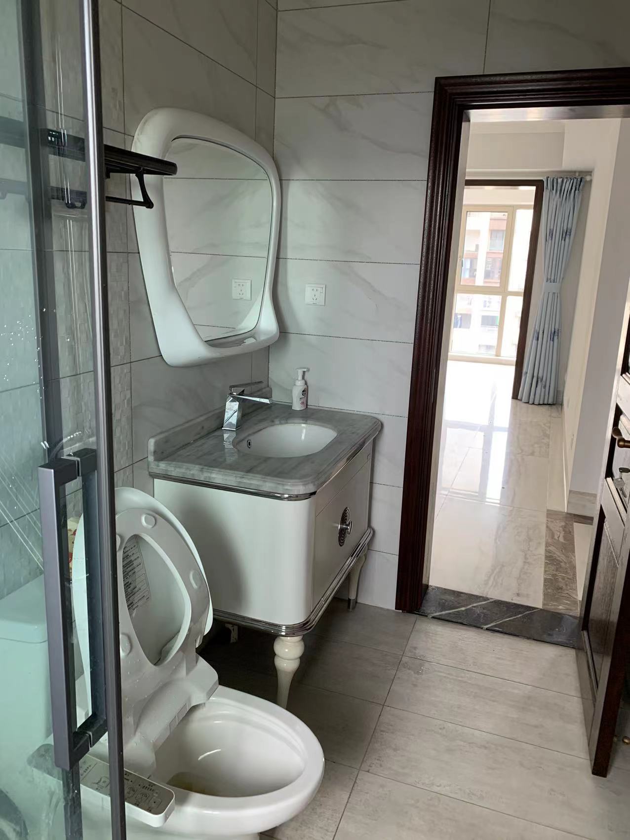 恩祥新城 5室2厅2卫 6000.0元/月 恩祥新城 5室2厅2卫 6000.0元/月室内图