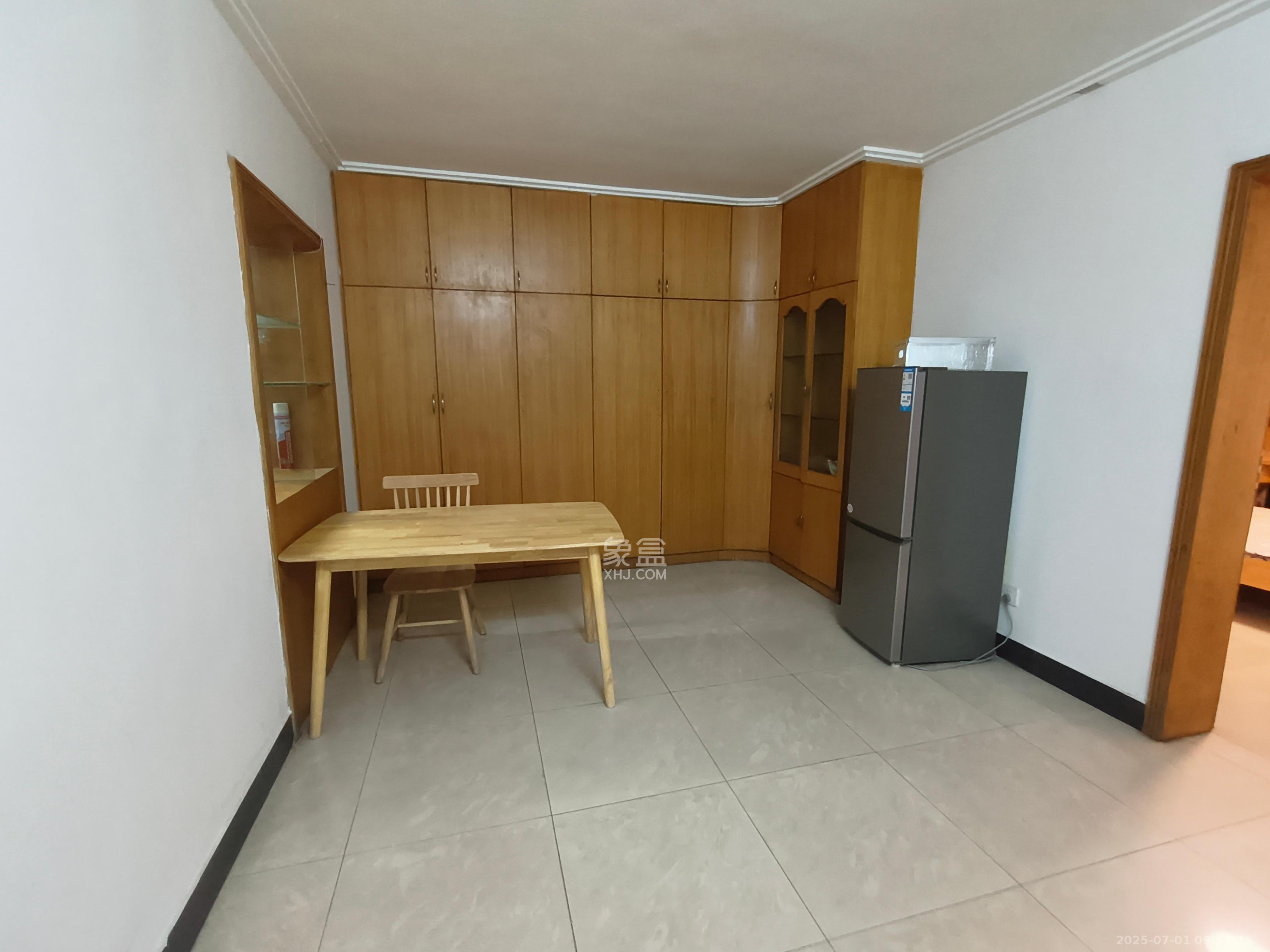 赤岗小区(一二三片) 3室2厅1卫 1900.0元/月 赤岗小区(一二三片) 3室2厅1卫 1900.0元/月室内图